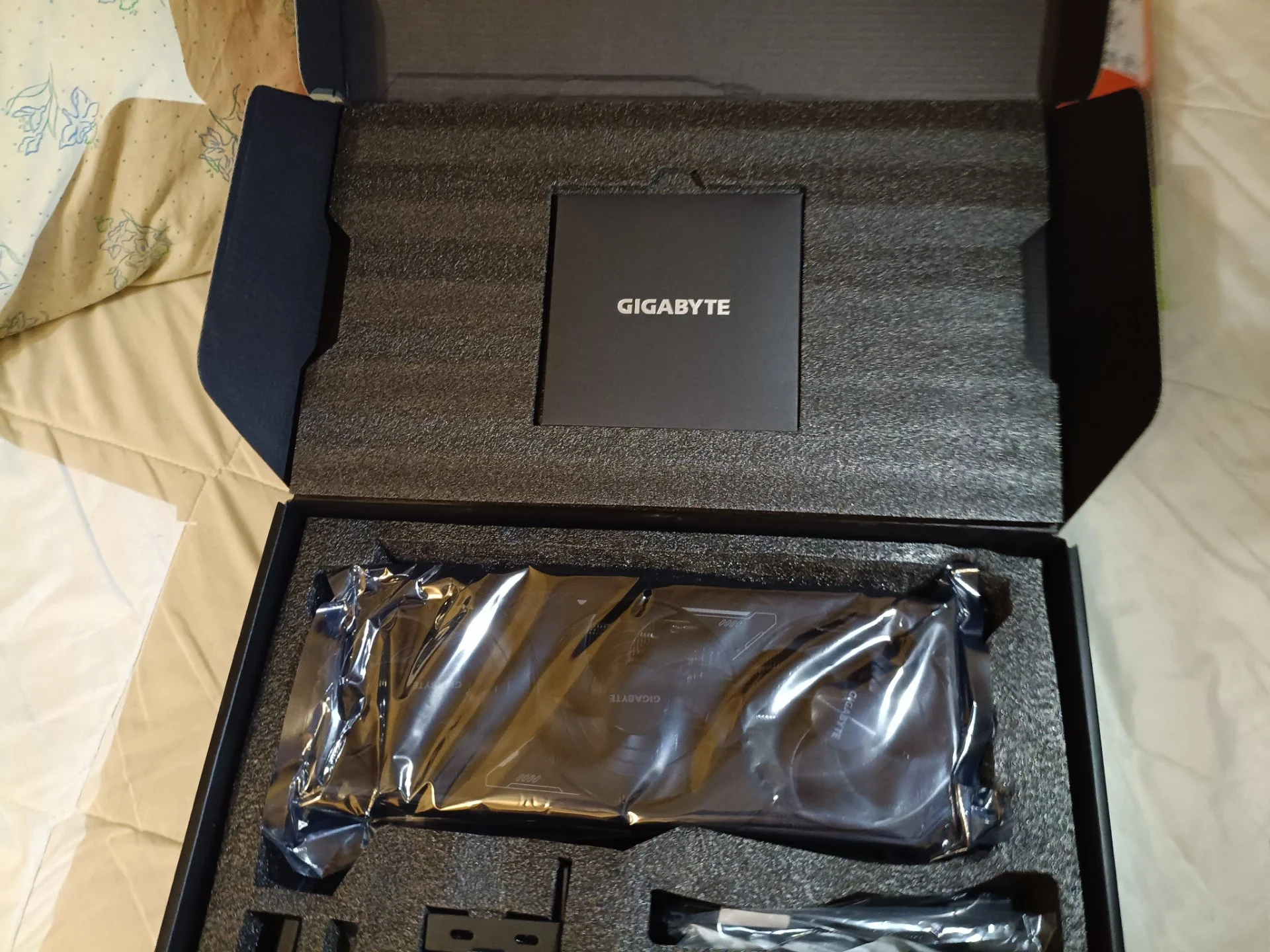 Видеокарта GIGABYTE RTX 5080 WINDFORCE SFF 16GB OC - миниатюра 4