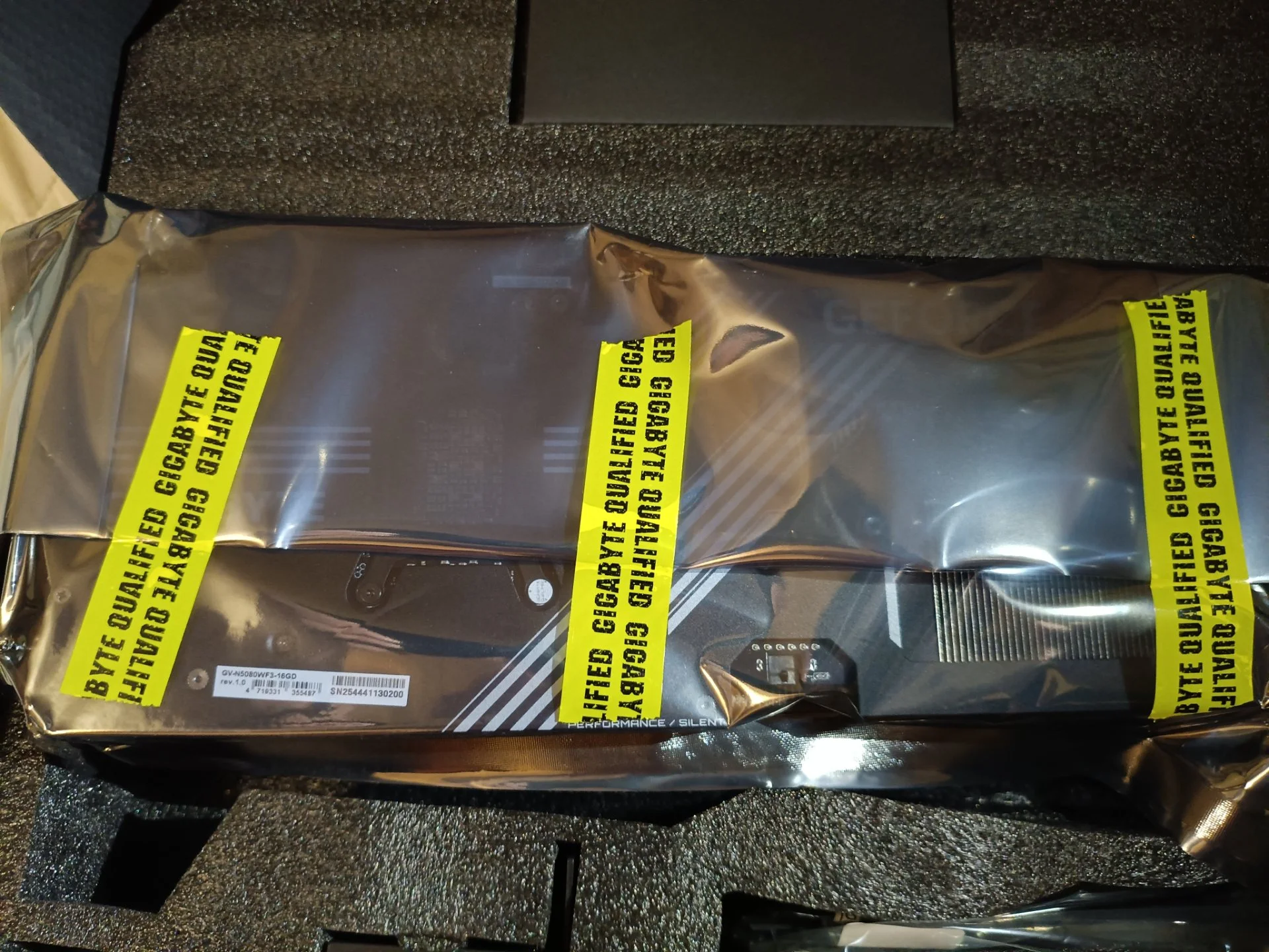 Видеокарта GIGABYTE RTX 5080 WINDFORCE SFF 16GB OC - миниатюра 5