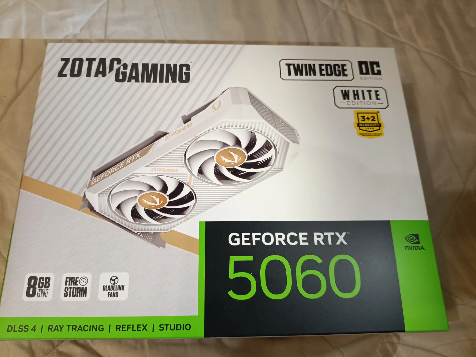 Видеокарта ZOTAC RTX 5060 TEIN EDGE WHITE - изображение 1