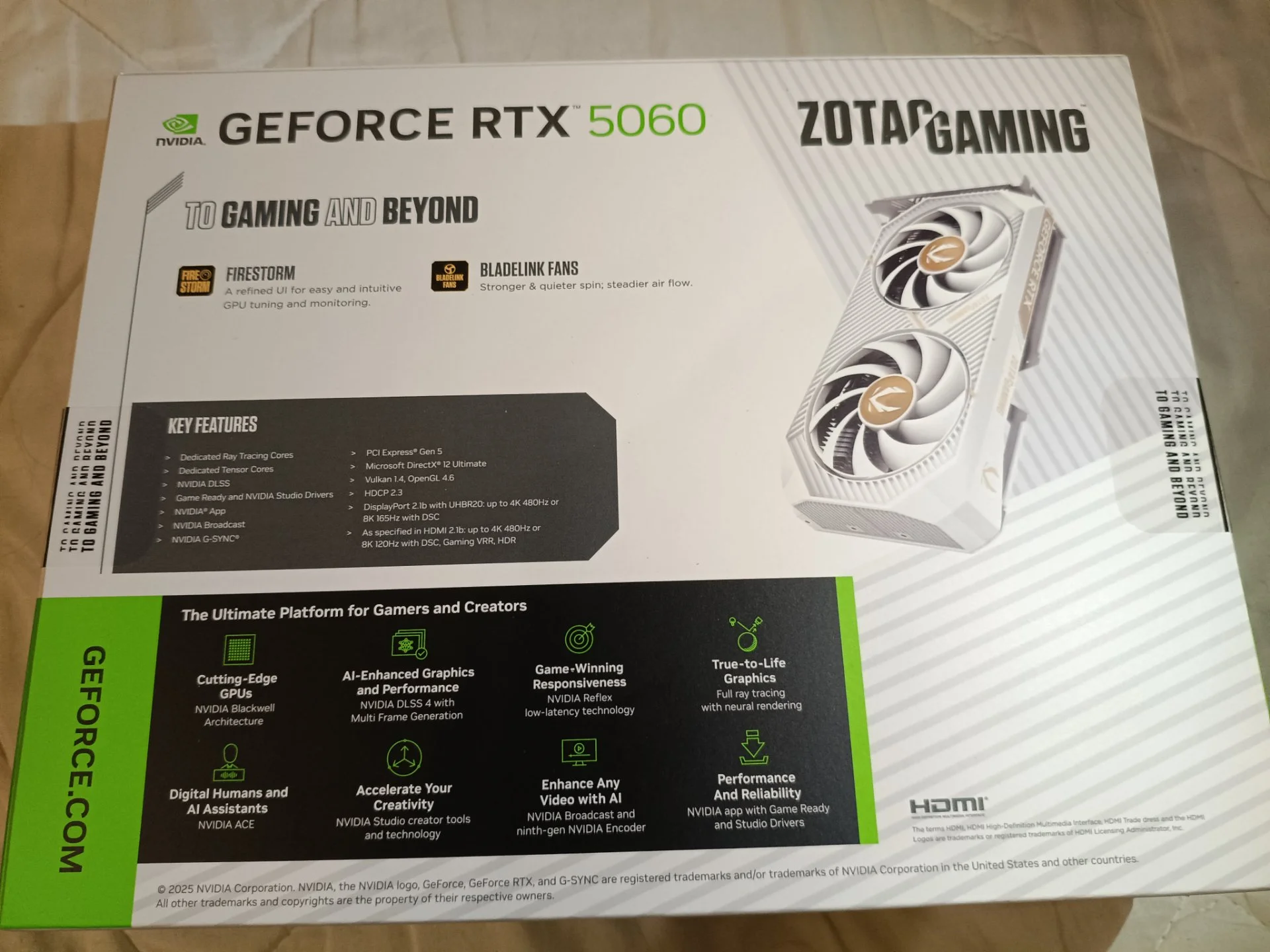 Видеокарта ZOTAC RTX 5060 TEIN EDGE WHITE - миниатюра 2