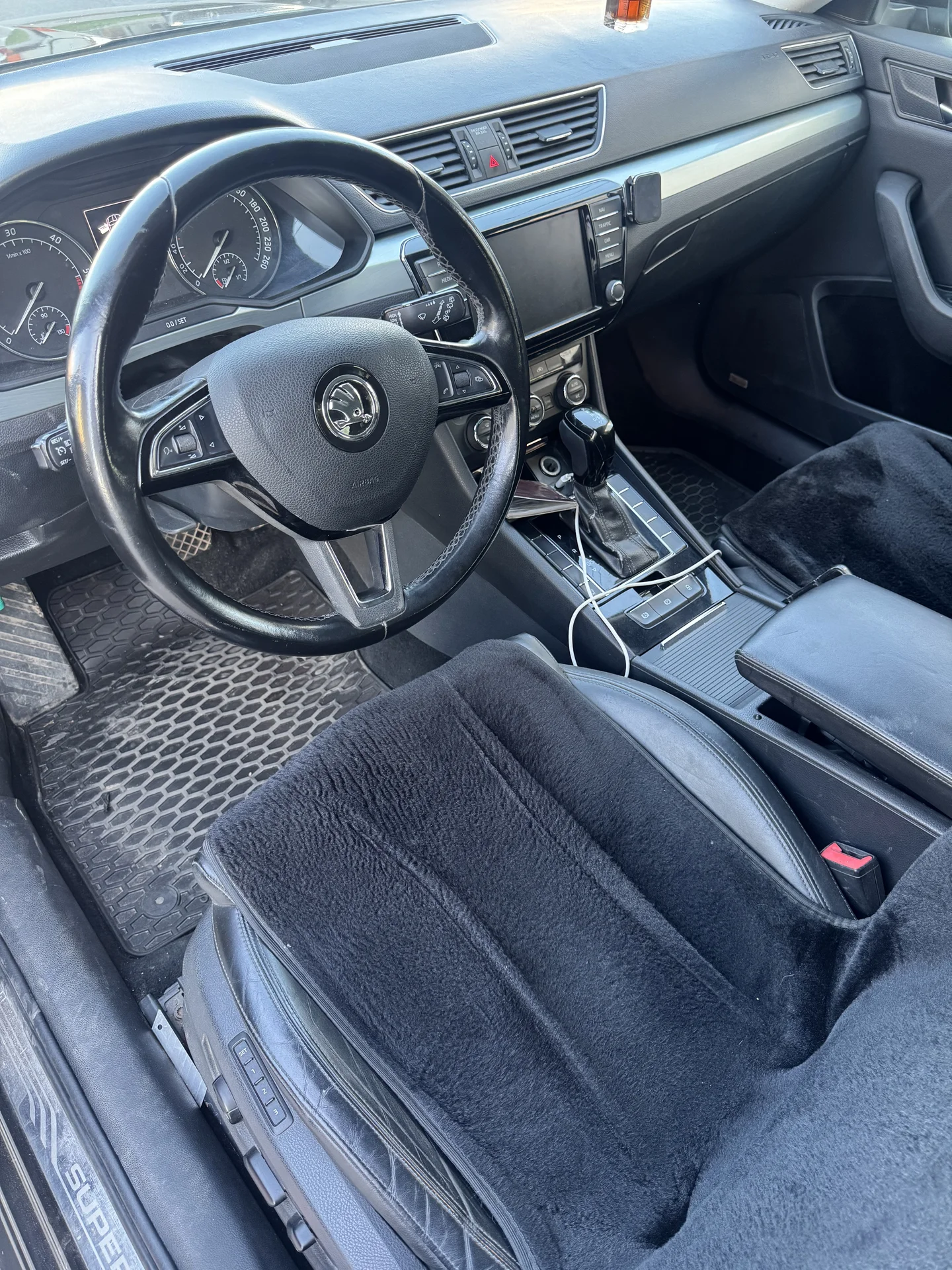 Skoda Superb - миниатюра 7