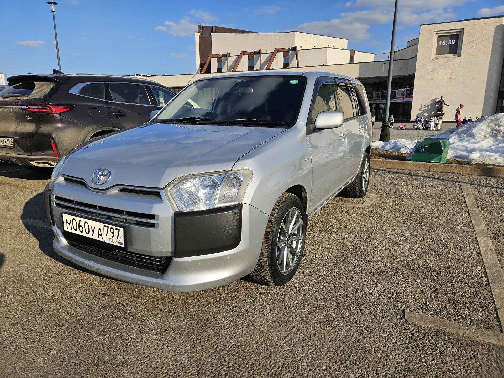 Toyota Probox 2015, рестайлинг - изображение 1