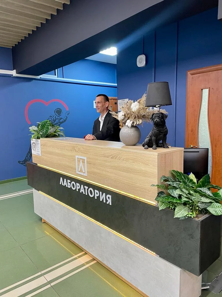 Оборудованный офис с окном - миниатюра 10