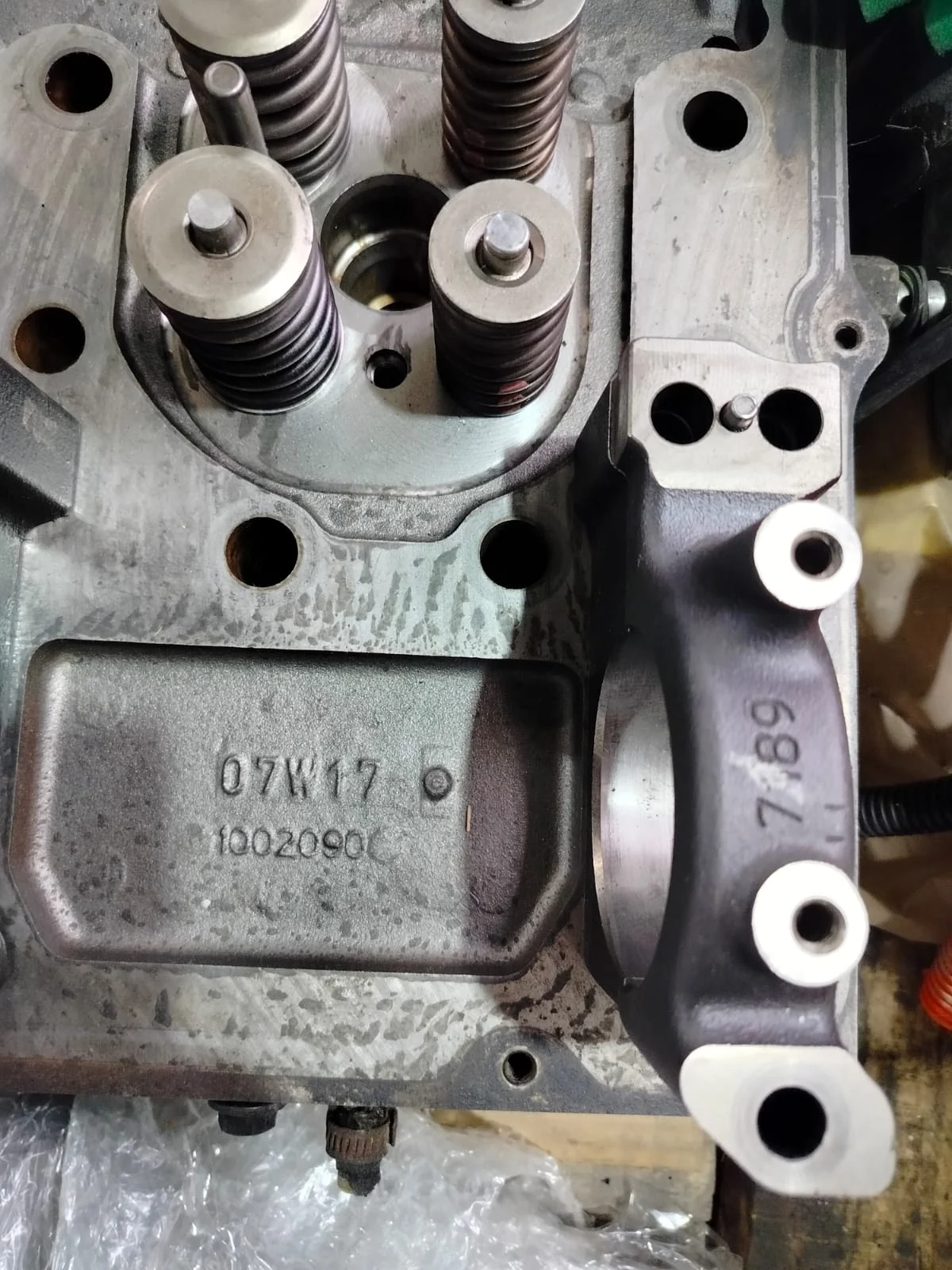 Головка блока цилиндров (ГБЦ ) volvo penta 3801395 - миниатюра 3