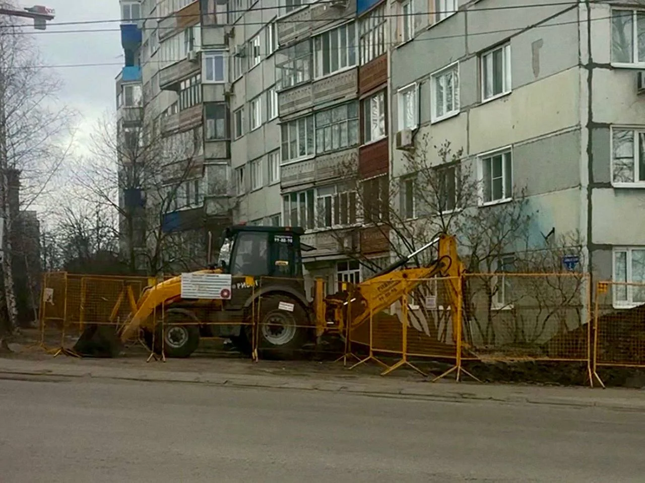 Аренда и услуги экскаватора-погрузчика - миниатюра 4