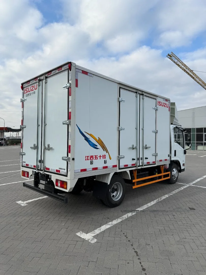 Isuzu Elf 2024г. Изотермический фургон - миниатюра 3