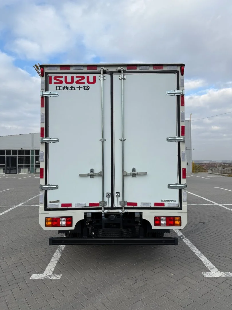 Isuzu Elf 2024г. Изотермический фургон - миниатюра 4