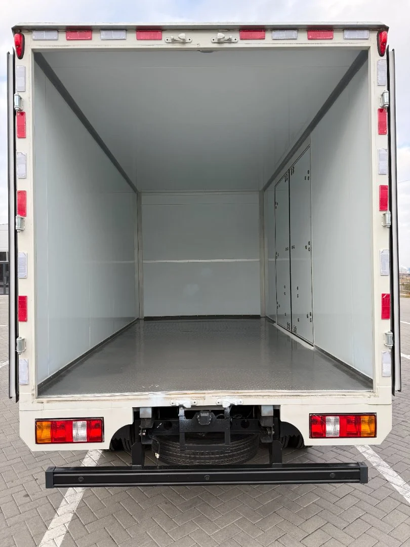 Isuzu Elf 2024г. Изотермический фургон - миниатюра 5