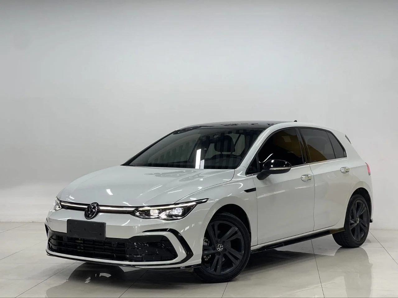🔥 🔥 Горячее предложение из Китая.‼️‼️  🔥 Volkswagen Golf 8 R-Line 1.4TSI 280TSI 2023 года выпуска - миниатюра 3
