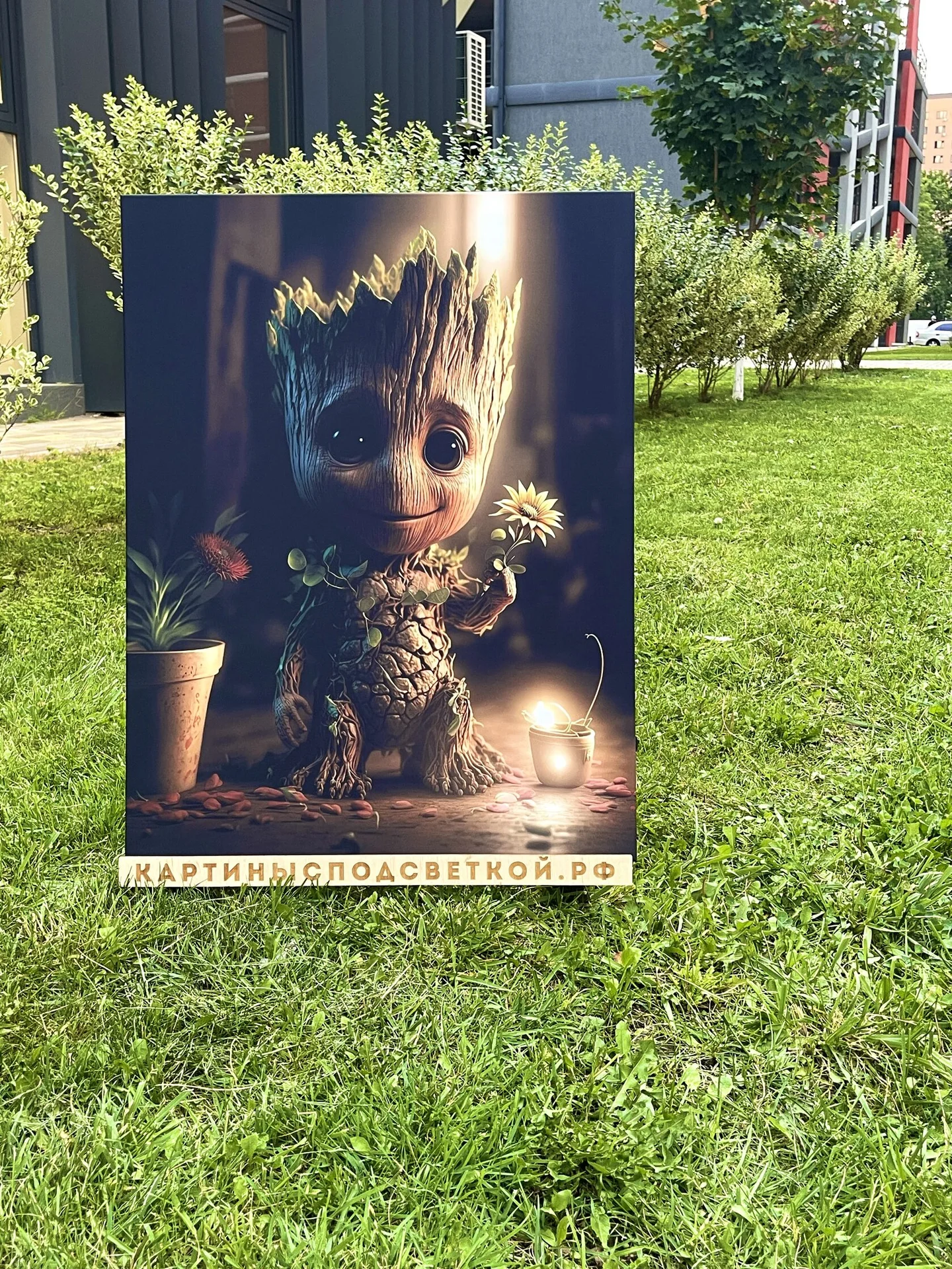 Картина с подсветкой "Грут и его весенний цветок" 65x50 см - миниатюра 3