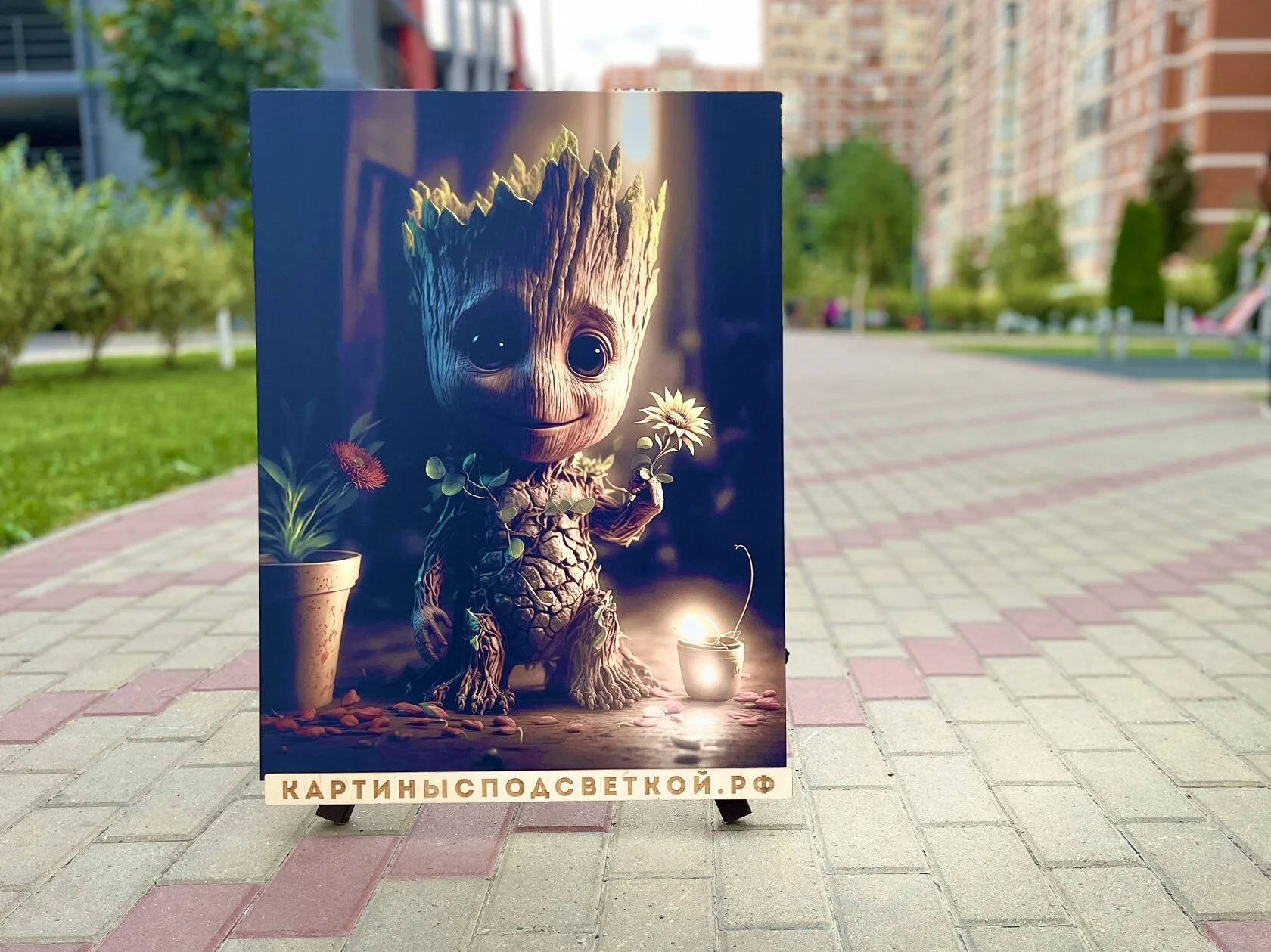 Картина с подсветкой "Грут и его весенний цветок" 75x57 см - миниатюра 4