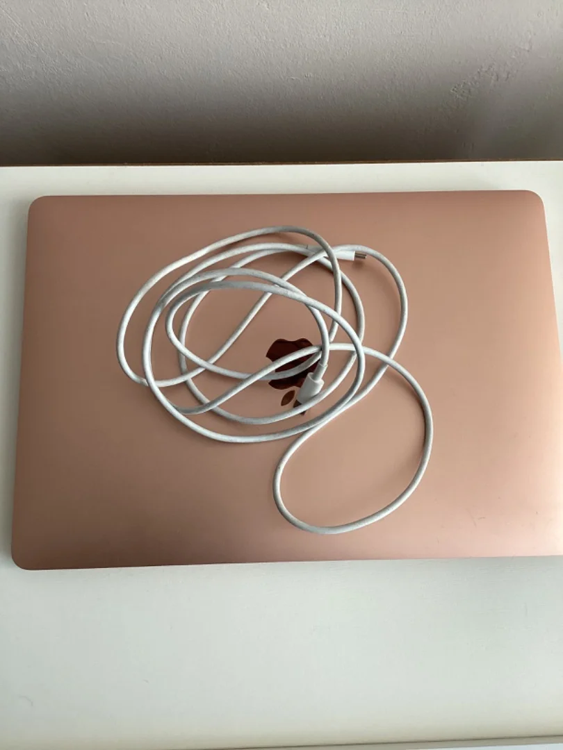 Ноутбук Apple MacBook Air (M1, 2020) 13.3" M1 8/256GB Gold (MGND3PA/A) - миниатюра 4