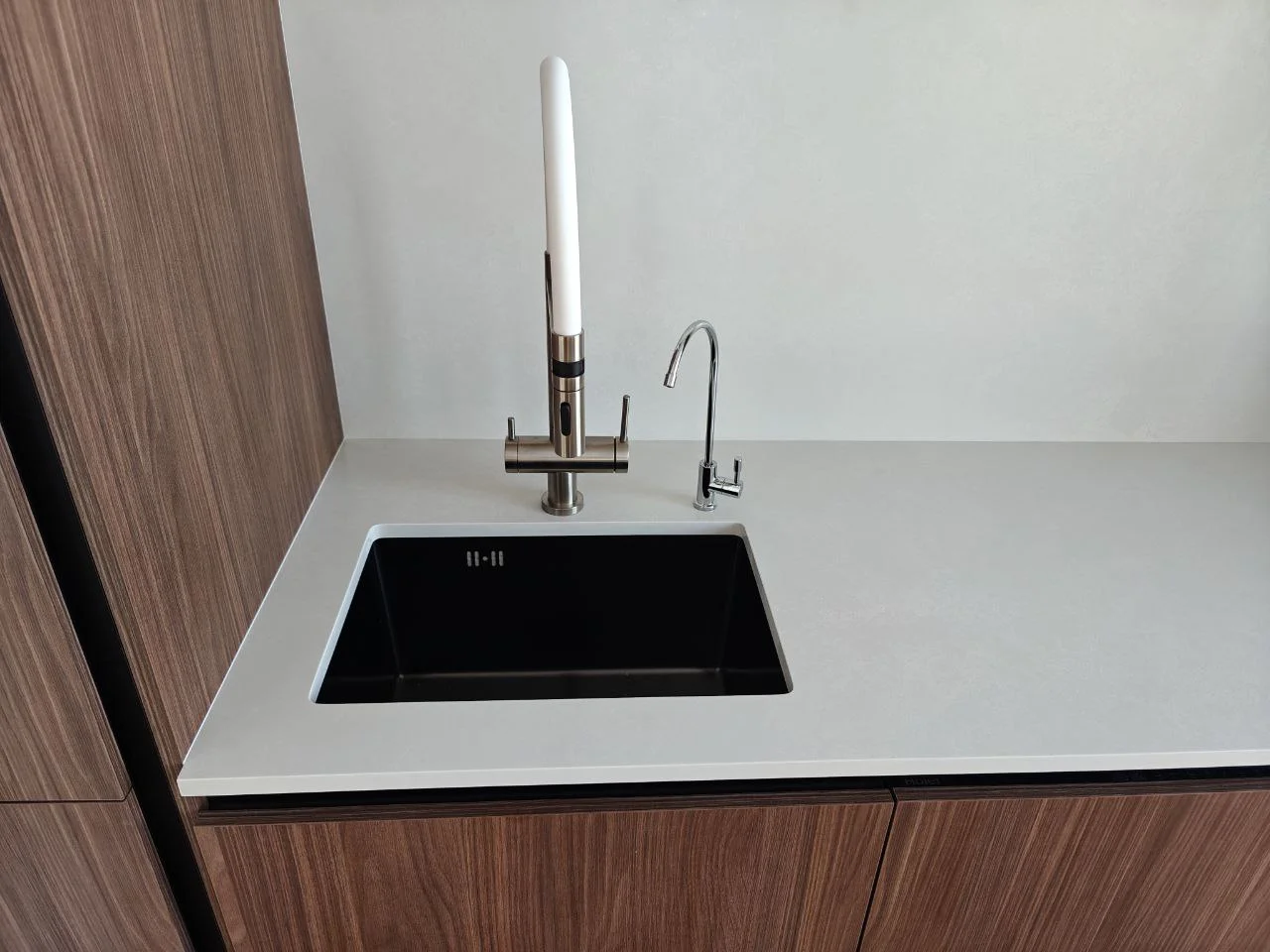 Столешница из камня Noblle Quartz - миниатюра 2
