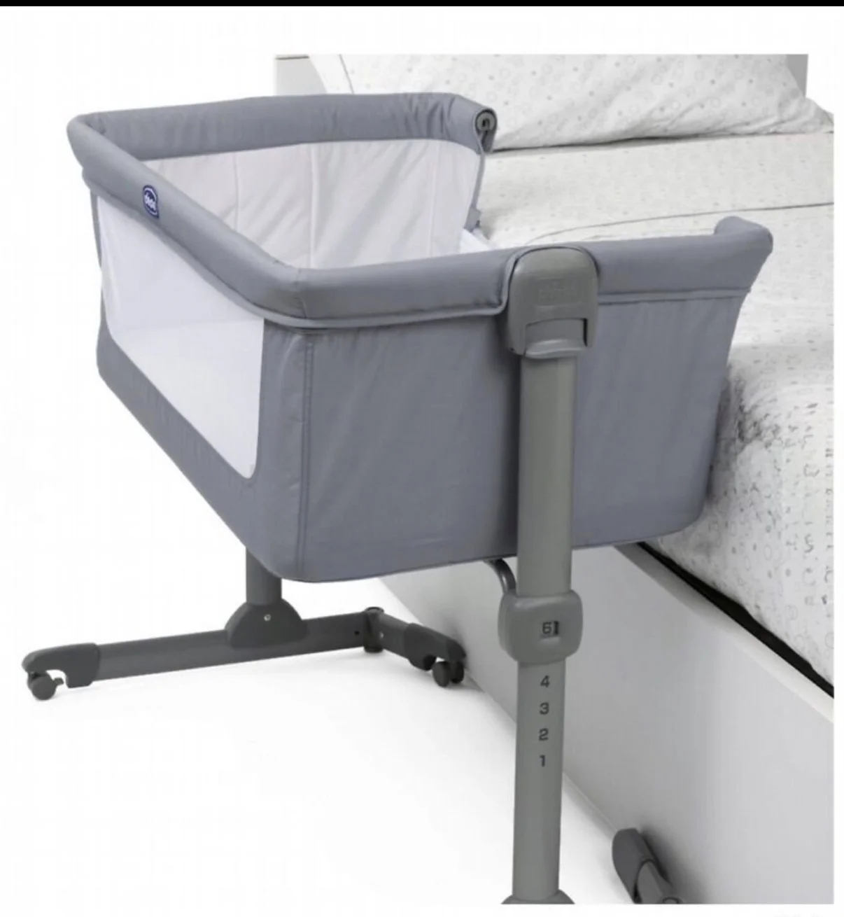 Кроватка Chicco Next2Me Essential приставная серая - миниатюра 2