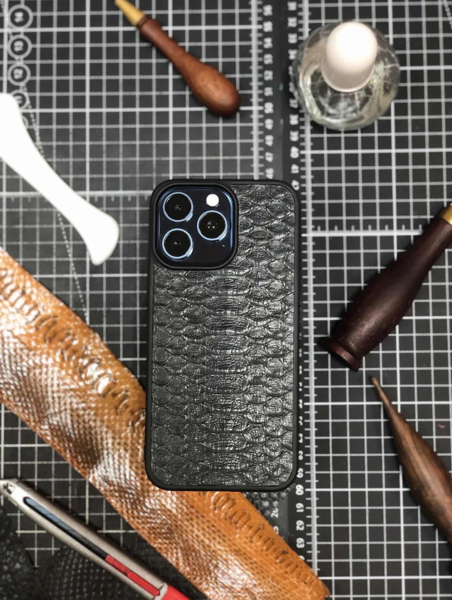 Чехол на iPhone - миниатюра 2