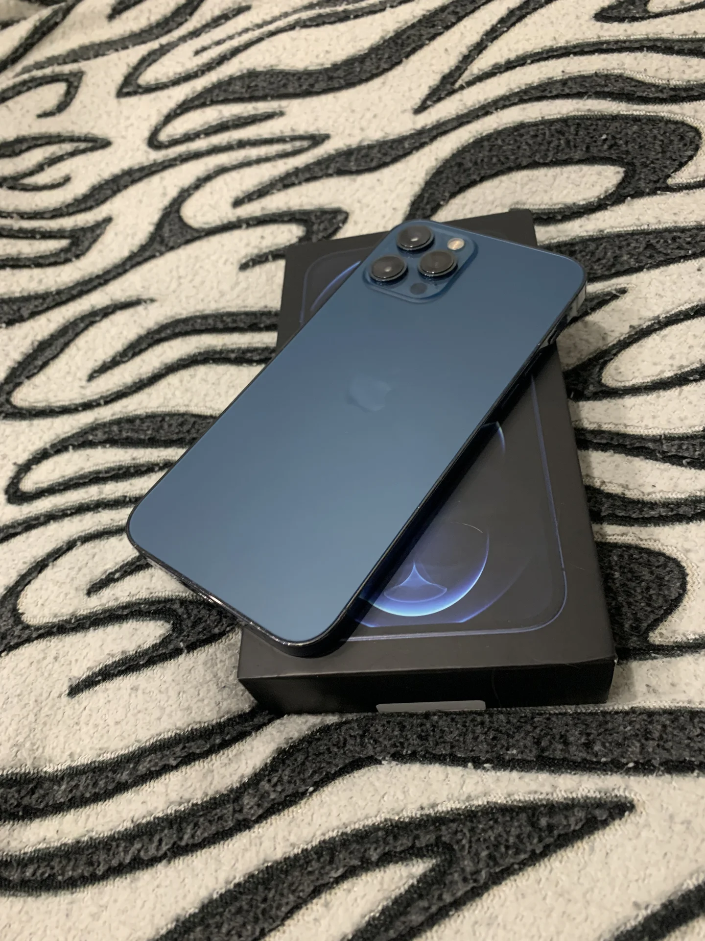 iPhone 12 Pro Max - миниатюра 2