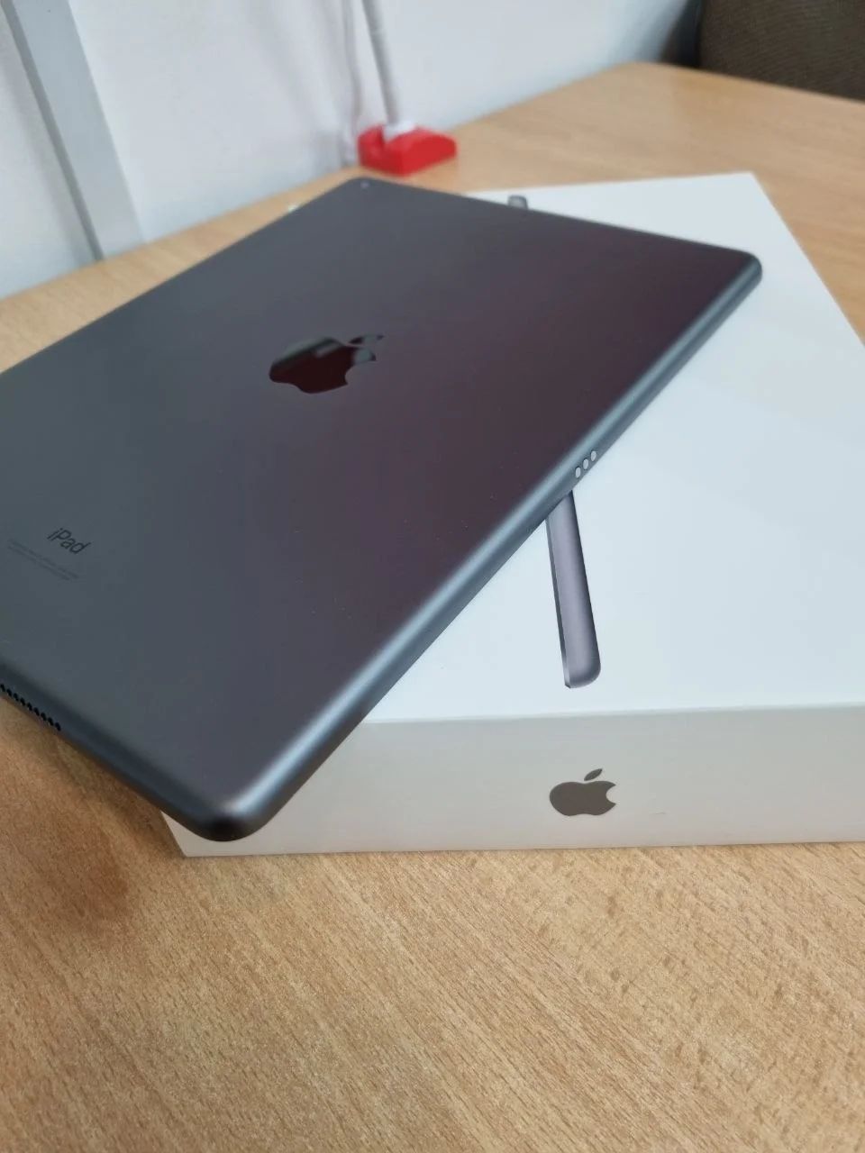 Планшет Apple iPad (9th Gen) Wi-Fi 64 ГБ - миниатюра 4