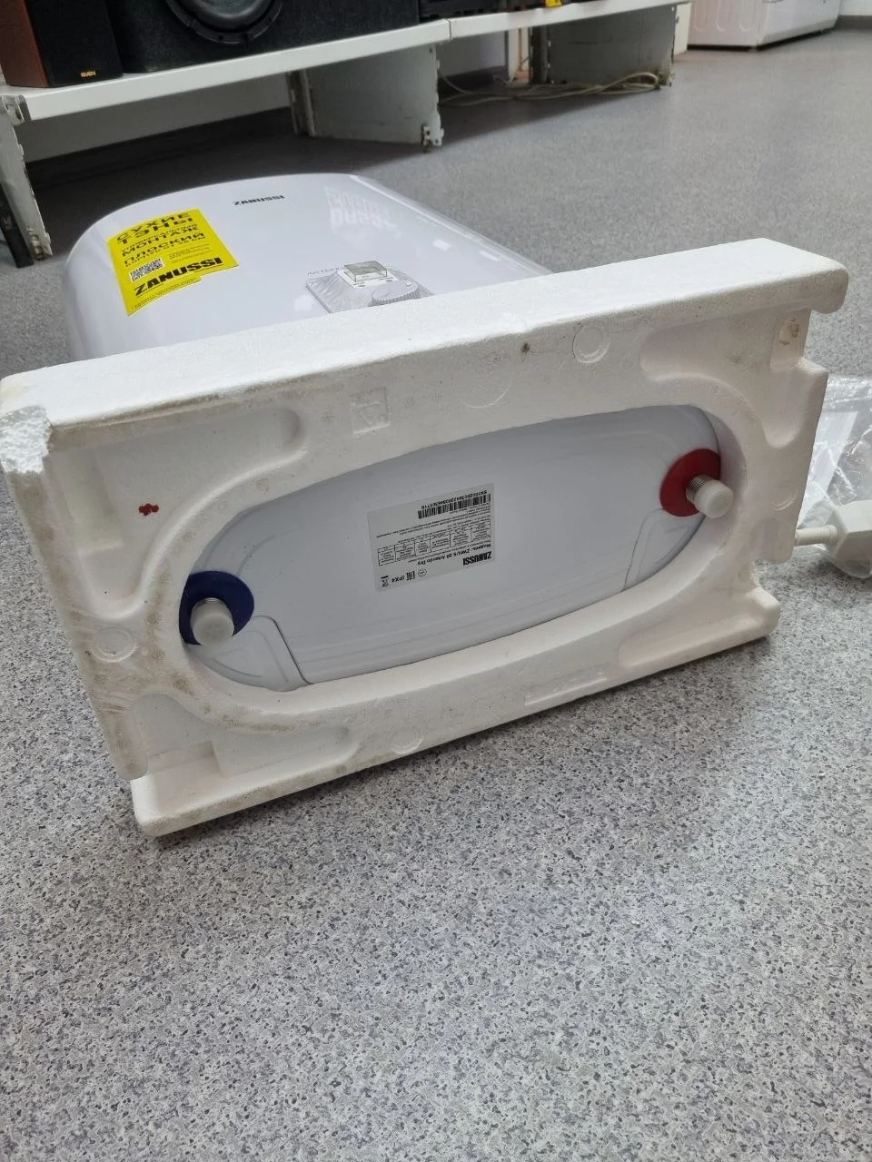 Водонагреватель электрический Zanussi ZWH/S 30 Artendo DRY - миниатюра 3