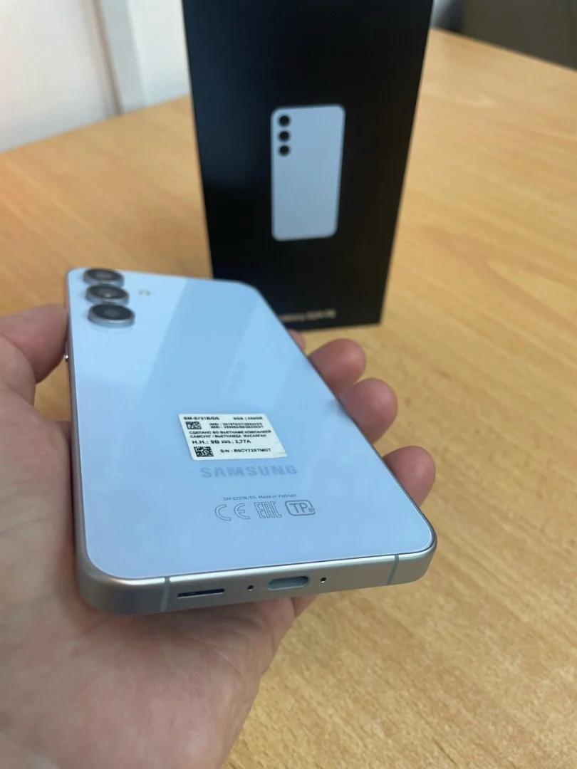 Смартфон Samsung Galaxy S24 FE 256 ГБ - миниатюра 3