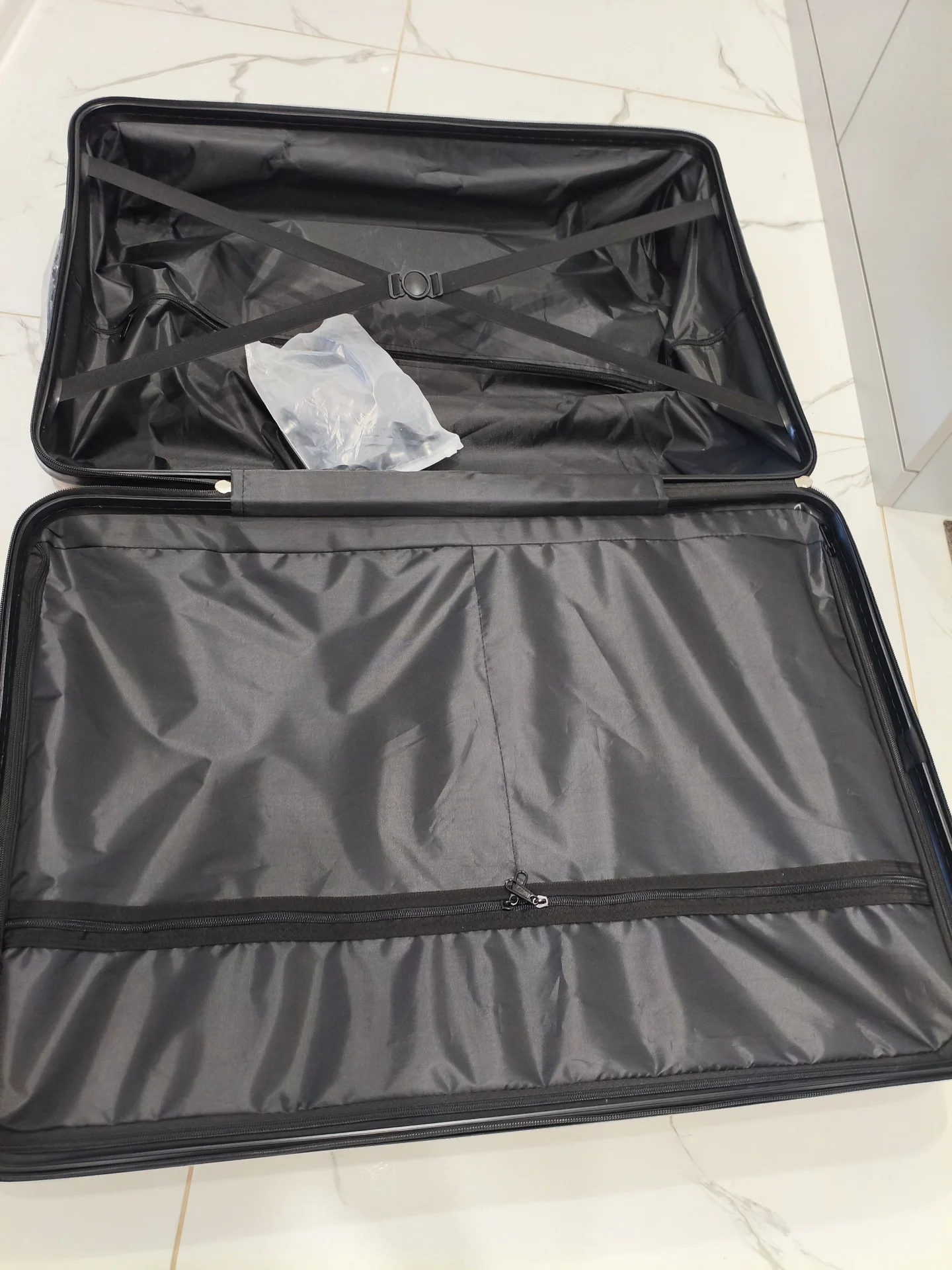 Новый Чемодан на колесах L размер с замком TSA - миниатюра 9