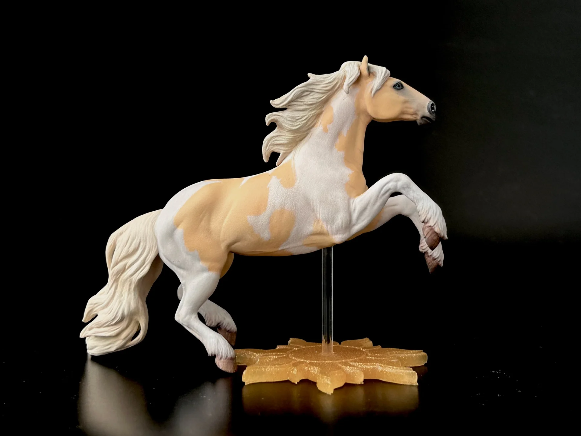 Фигурка лошади “Sol” 1:24 Handmade - изображение 1