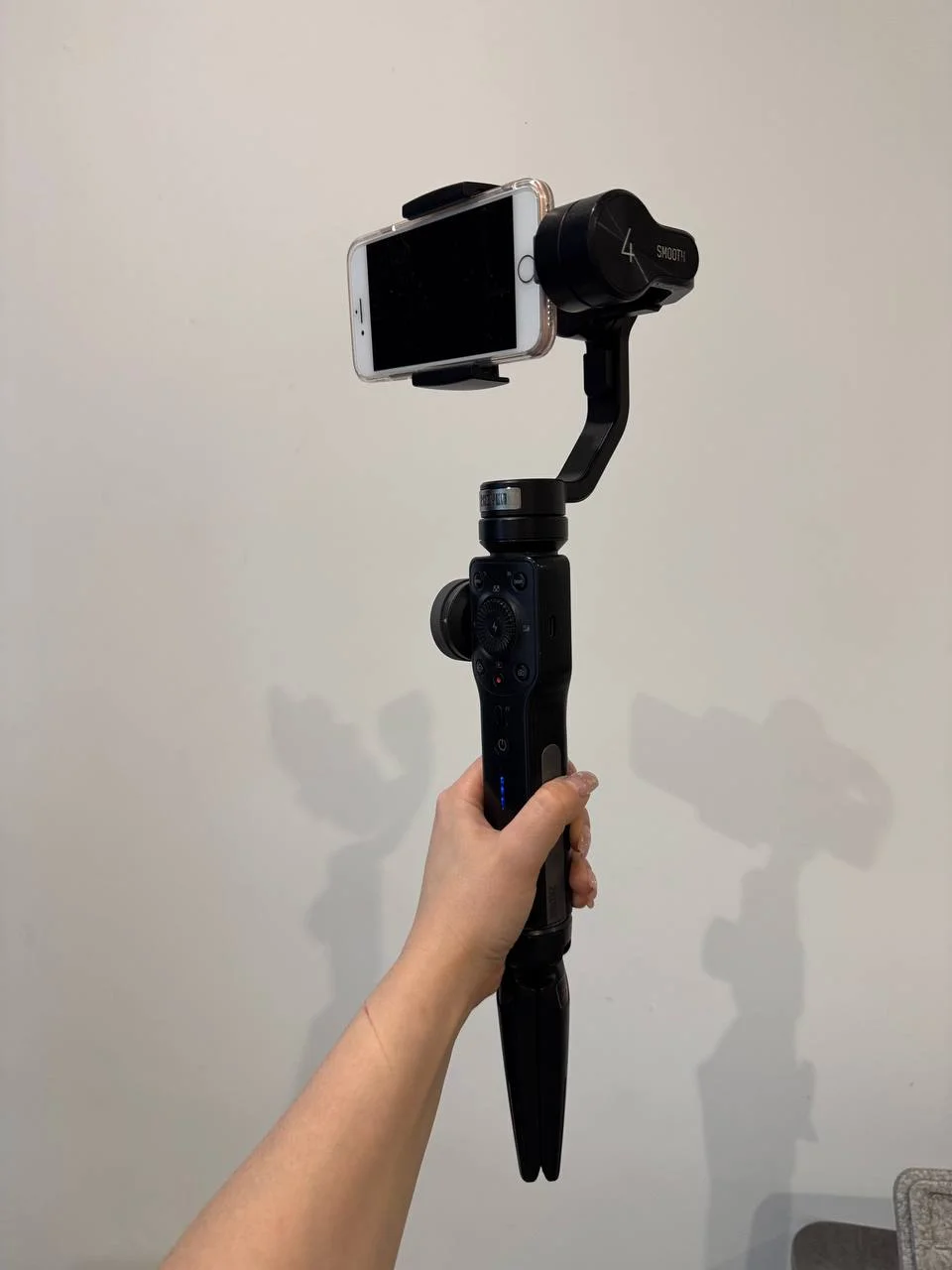 Аренда стабилизатора Zhiyun Smooth 4 для телефона - изображение 1