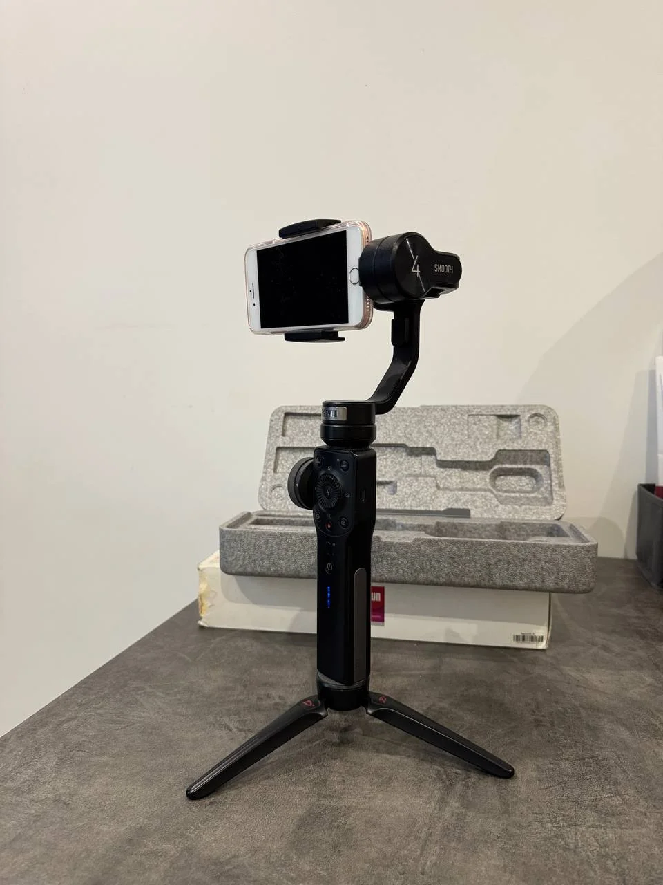 Аренда стабилизатора Zhiyun Smooth 4 для телефона - миниатюра 4