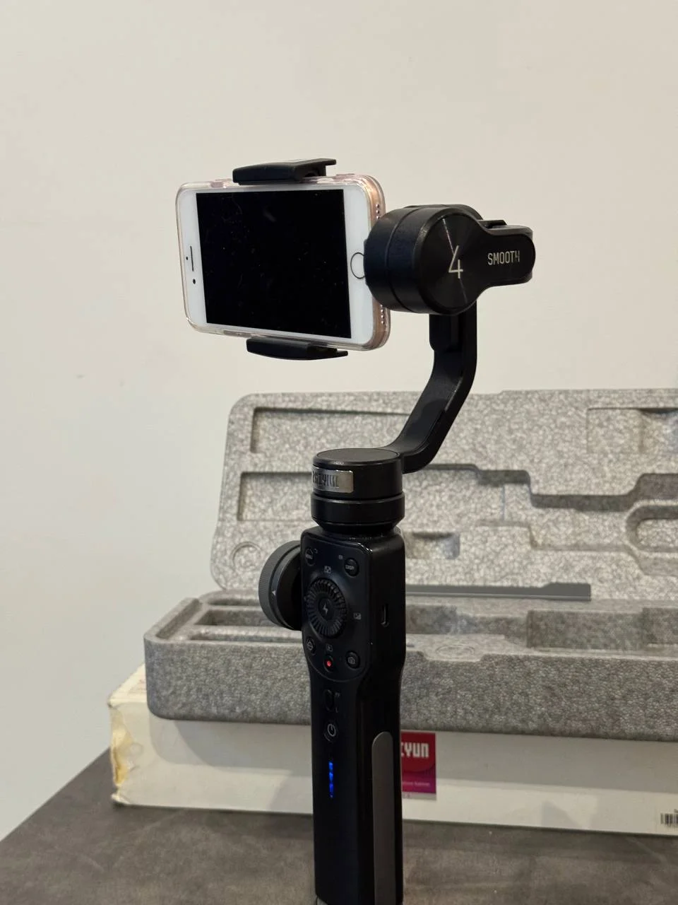 Аренда стабилизатора Zhiyun Smooth 4 для телефона - миниатюра 5