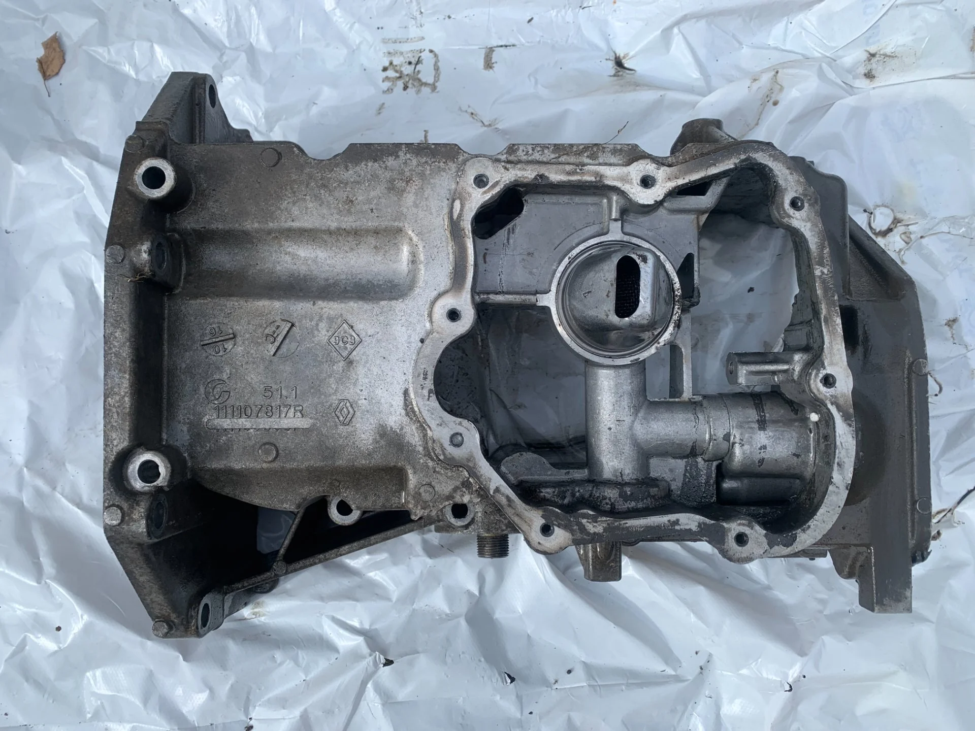 Поддон двигателя Renault Duster 111107817R - изображение 1