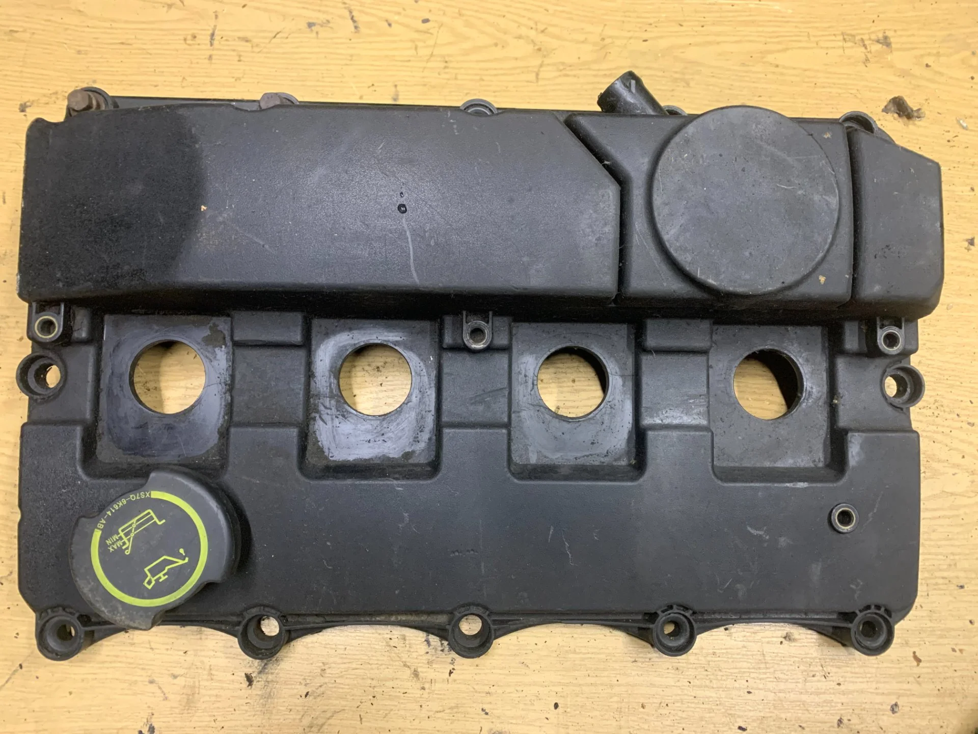 Клапанная крышка Ford Transit 00-06г. 2.4 - изображение 1