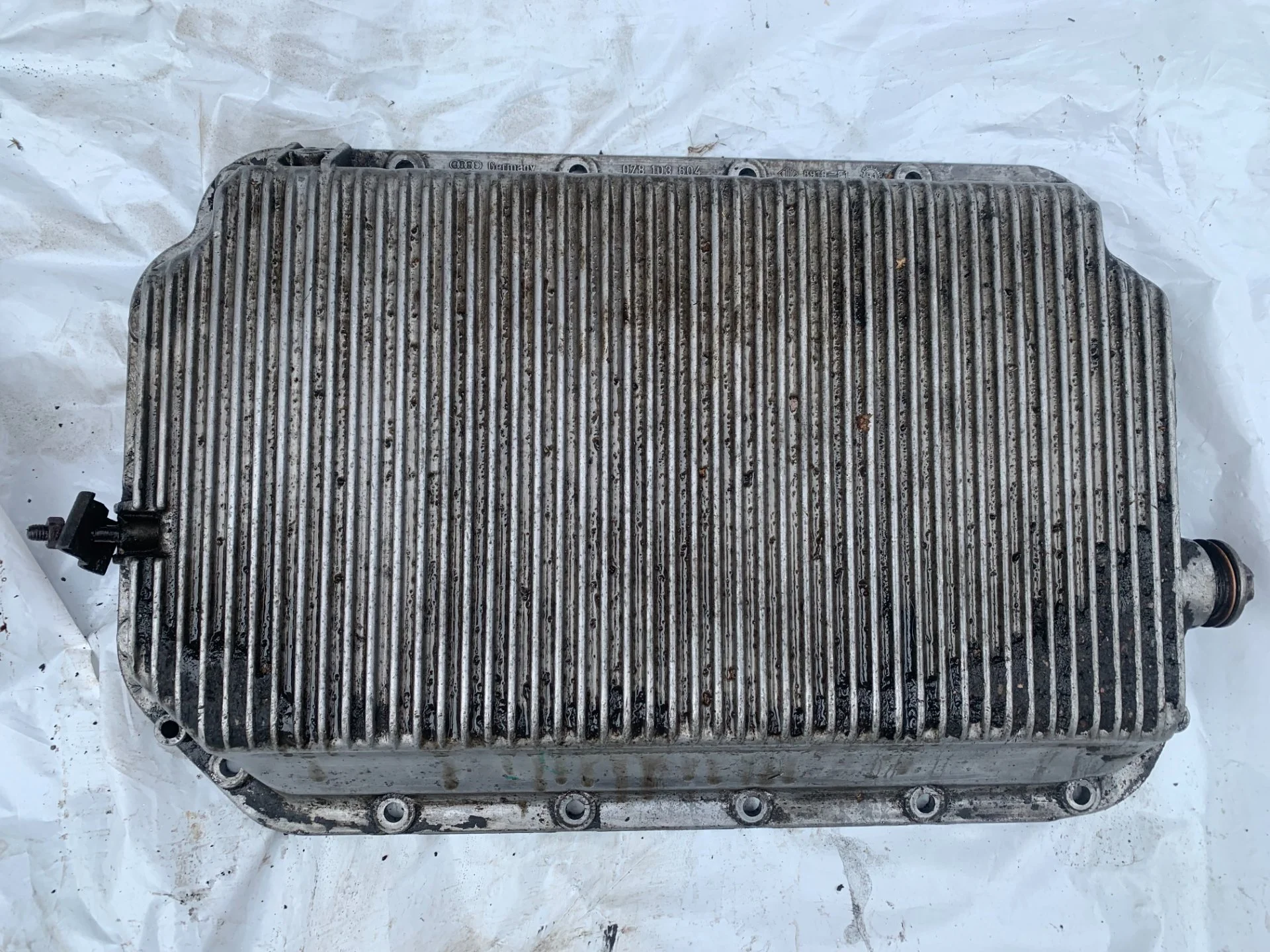 Масляный поддон Audi A6 C4 2.8 078103604