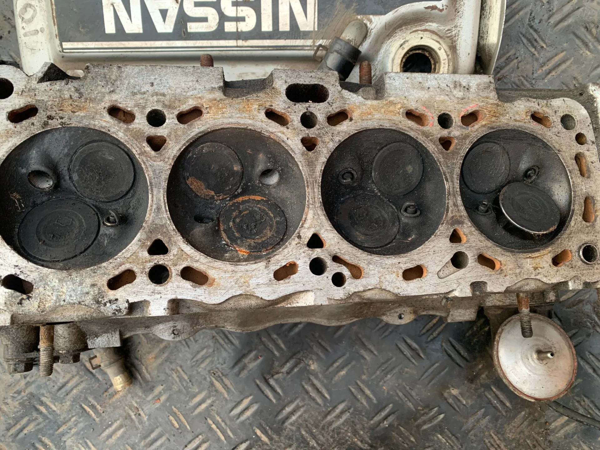 Головка блока Nissan Bluebird 89 год - миниатюра 4