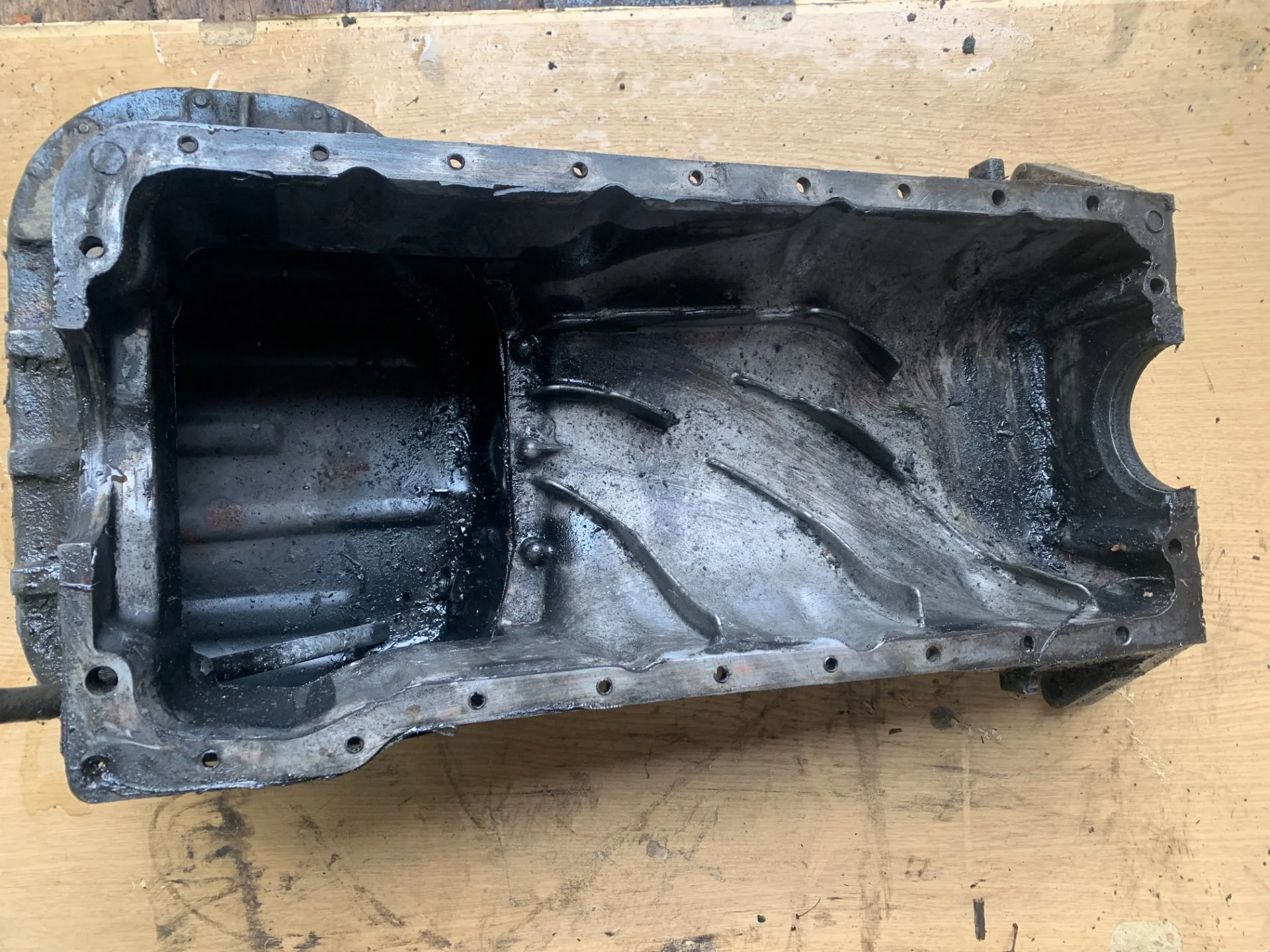 Поддон двигателя Mercedes w123 r1150141402 - миниатюра 2