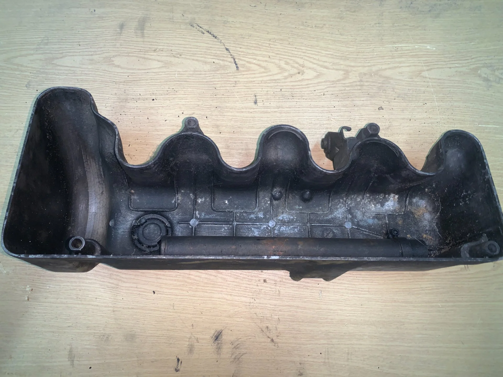 Клапанная крышка Mercedes W123 r6160160805 - миниатюра 2