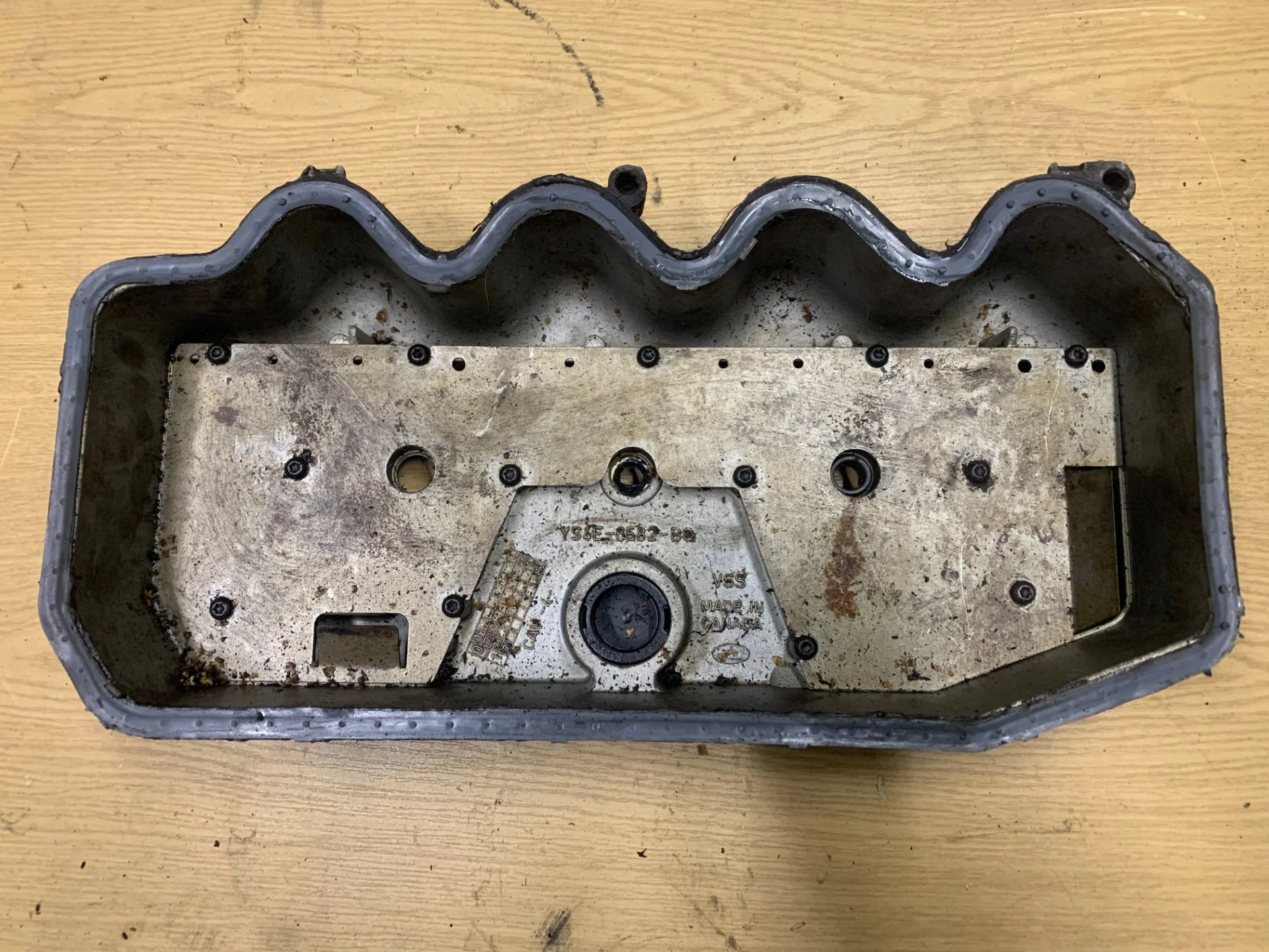 Клапанная крышка Ford Focus 1 Split Port - миниатюра 2