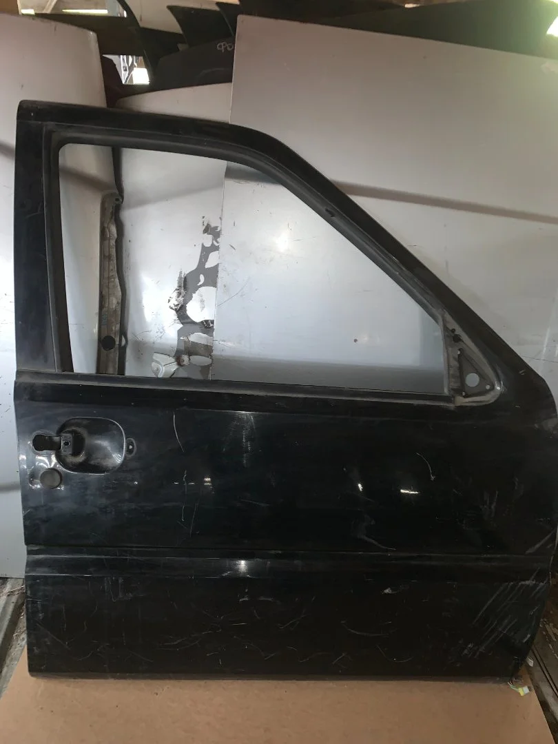 Дверь передняя правая Nissan Terrano 2
