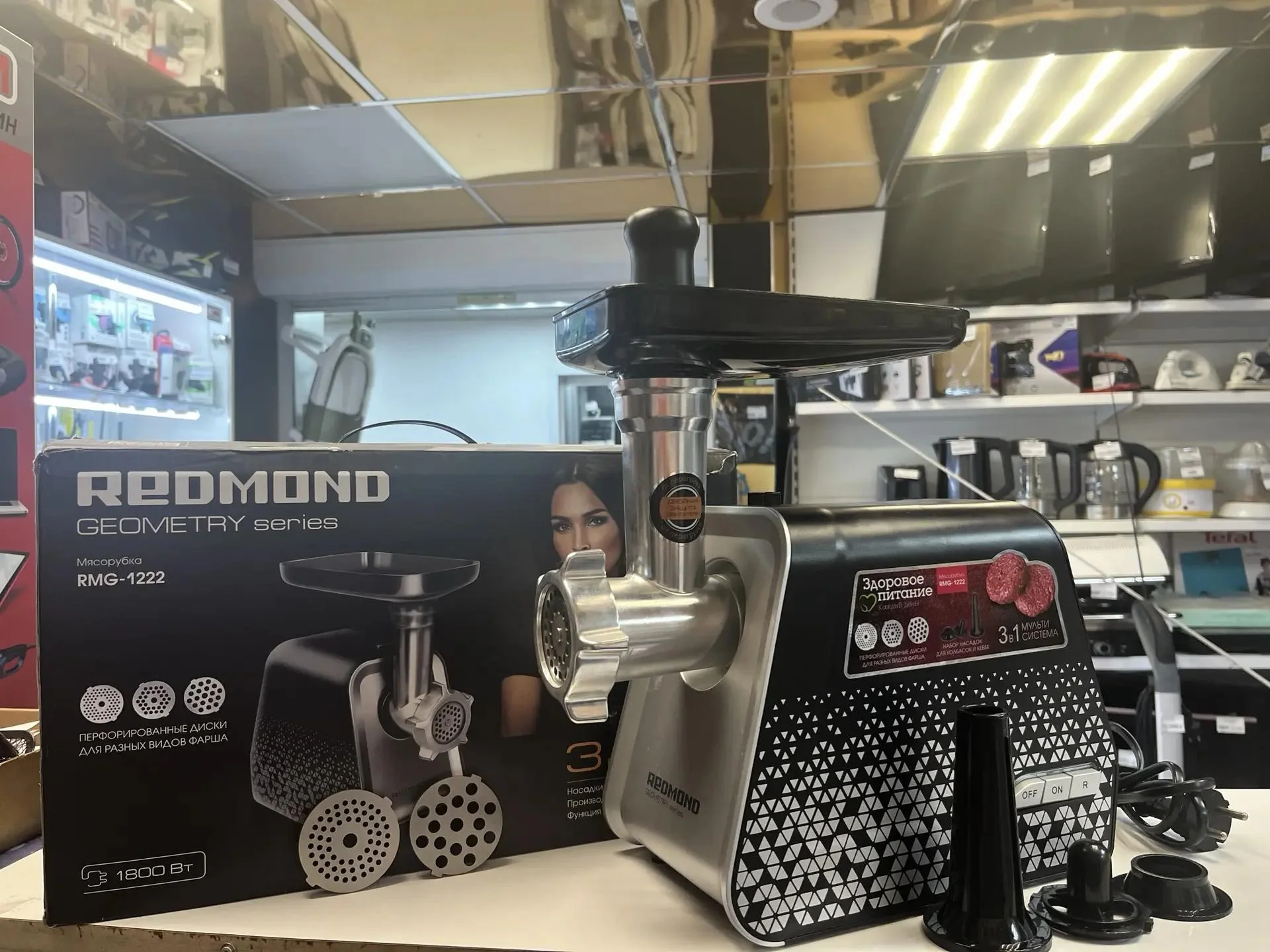 Электрическая мясорубка REDMOND RMG-1222 - изображение 1