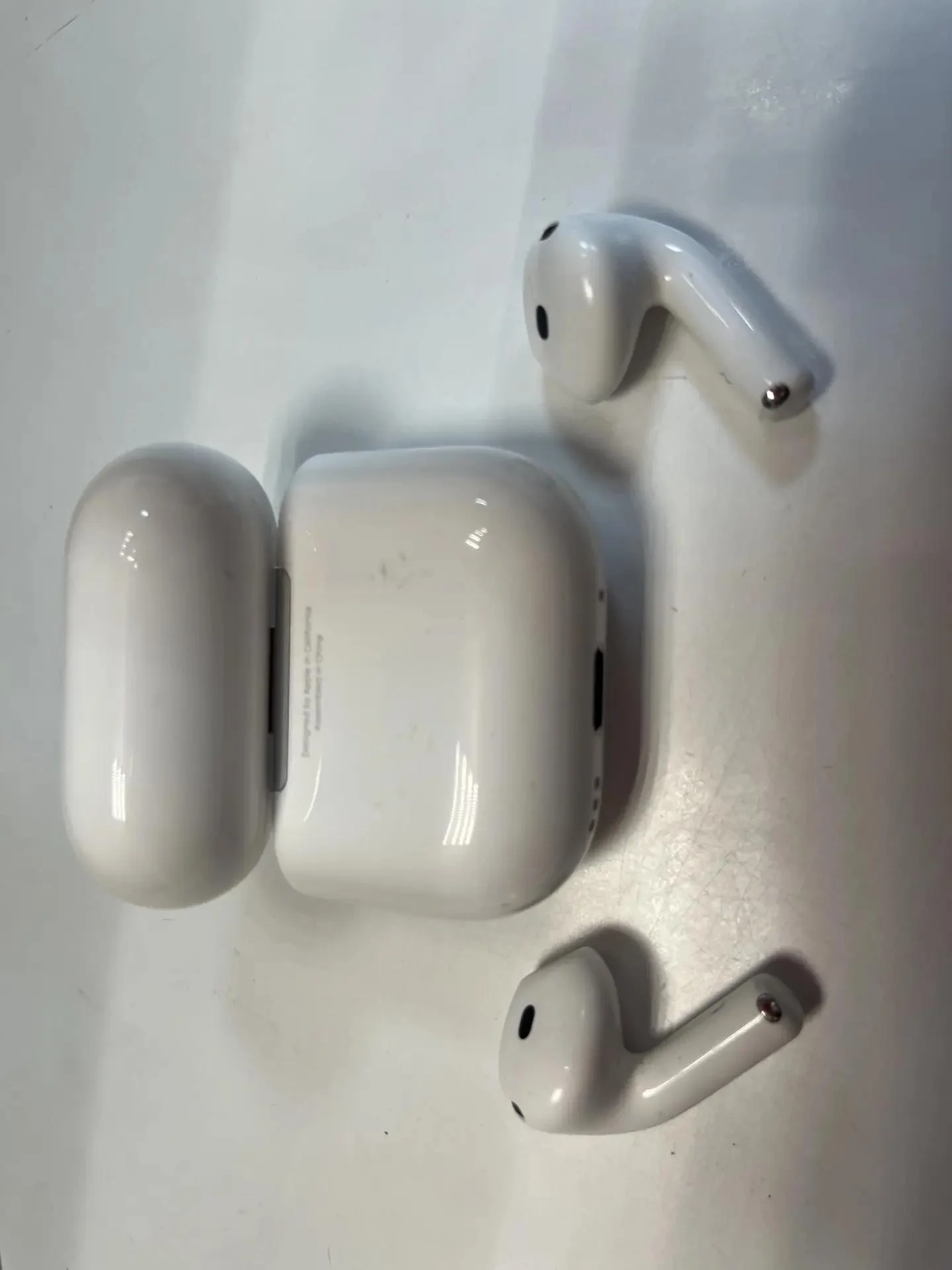 Наушники TWS Apple AirPods 4 ANC белый 2024 - миниатюра 2