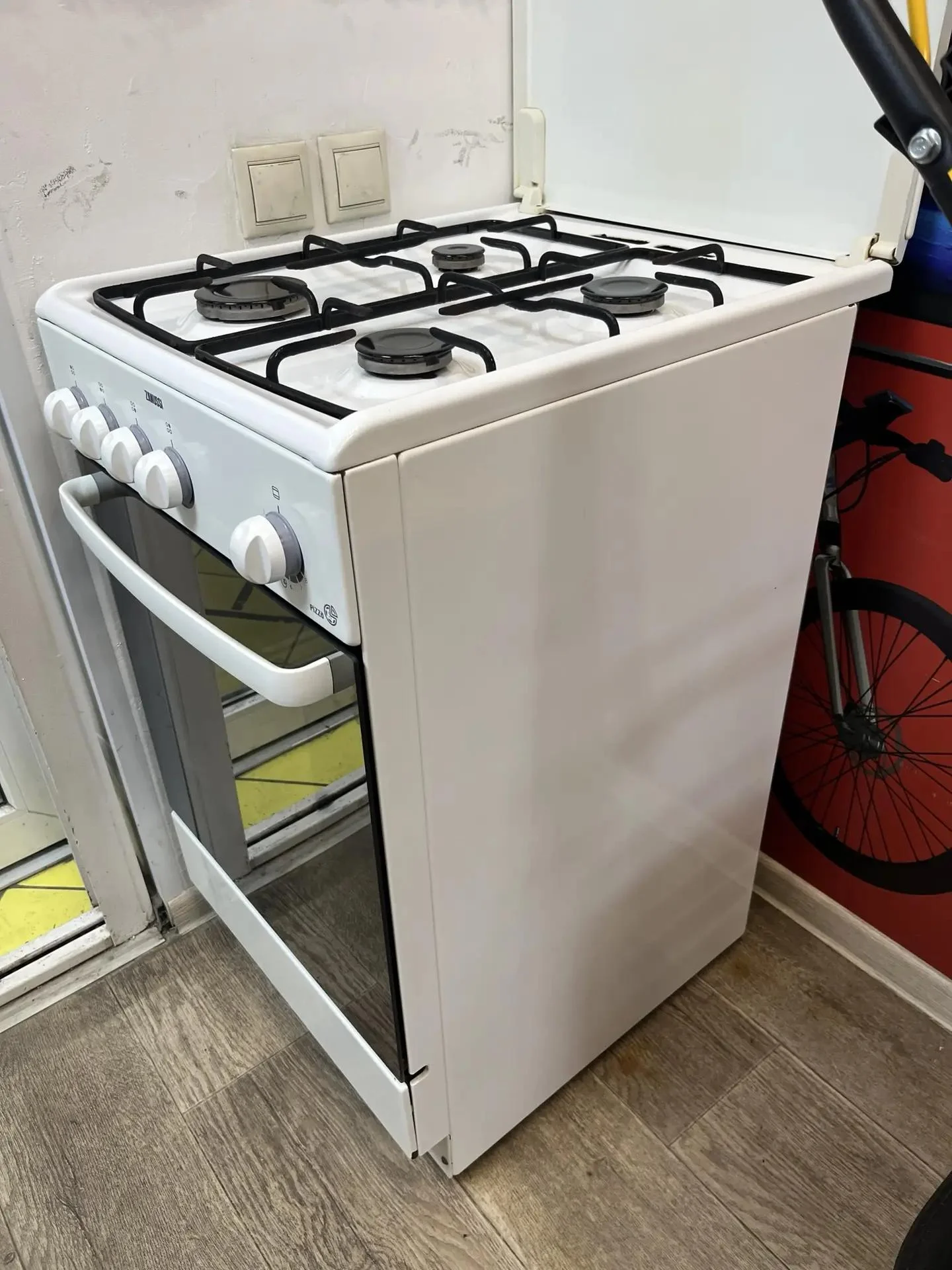 Газовая плита Zanussi ZCG560GW - миниатюра 2