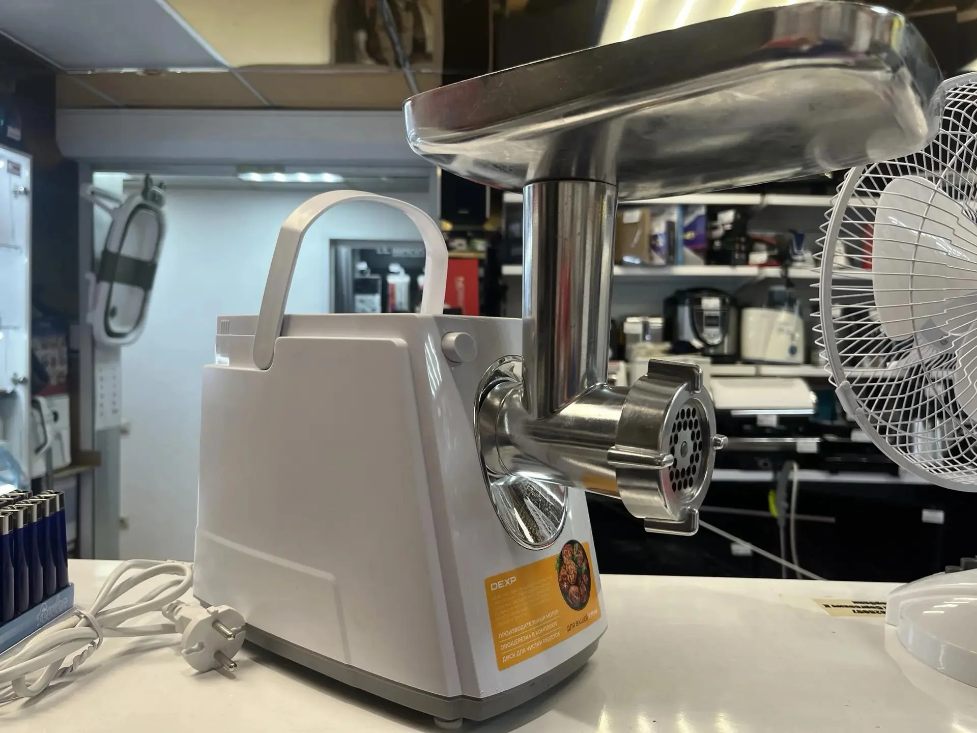 Мясорубка электрическая DEXP DMG-2000 белый (отсутствует коробка)