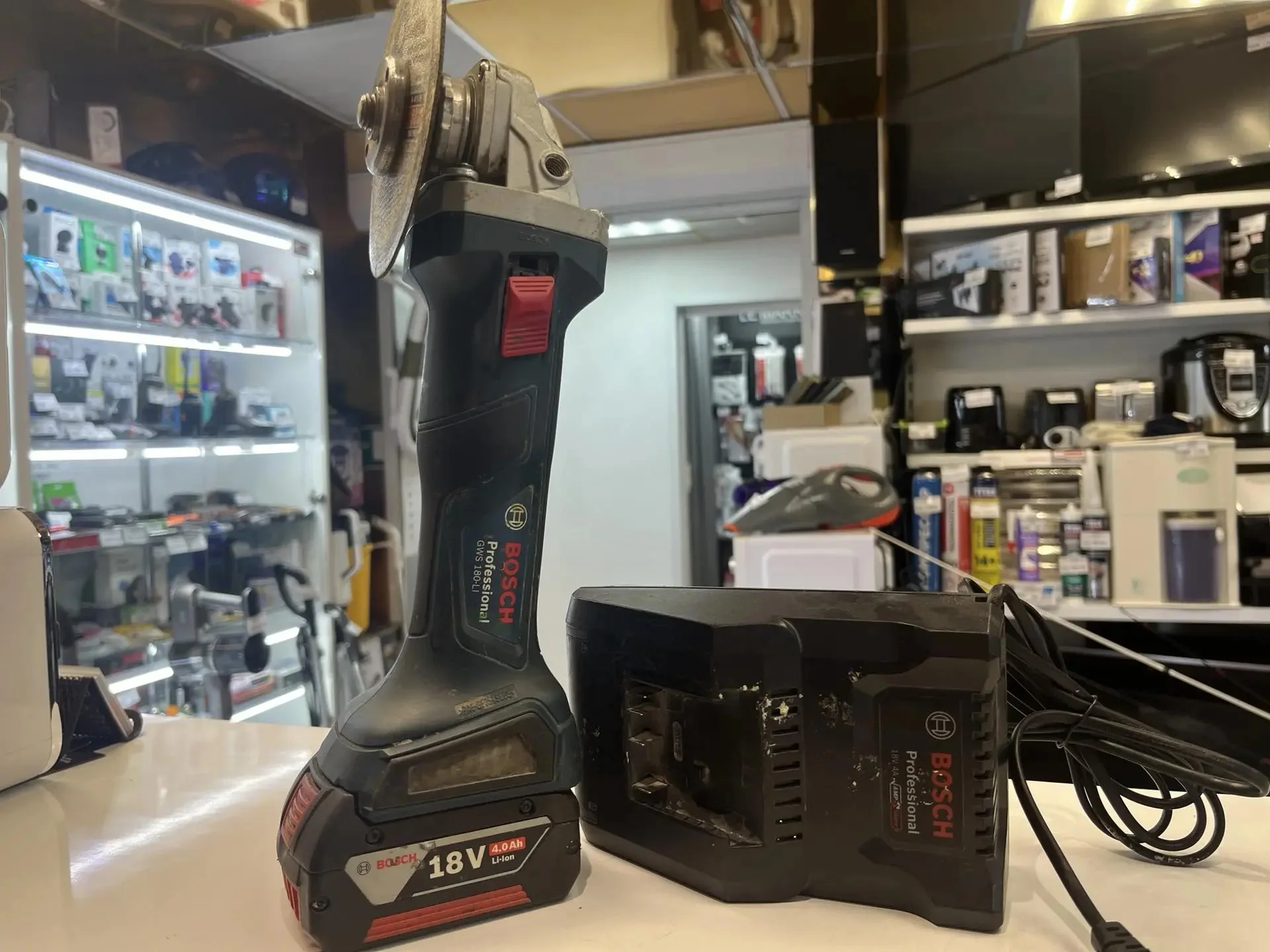 Аккумуляторная угловая шлифмашина Bosch GWS 180-LI - изображение 1