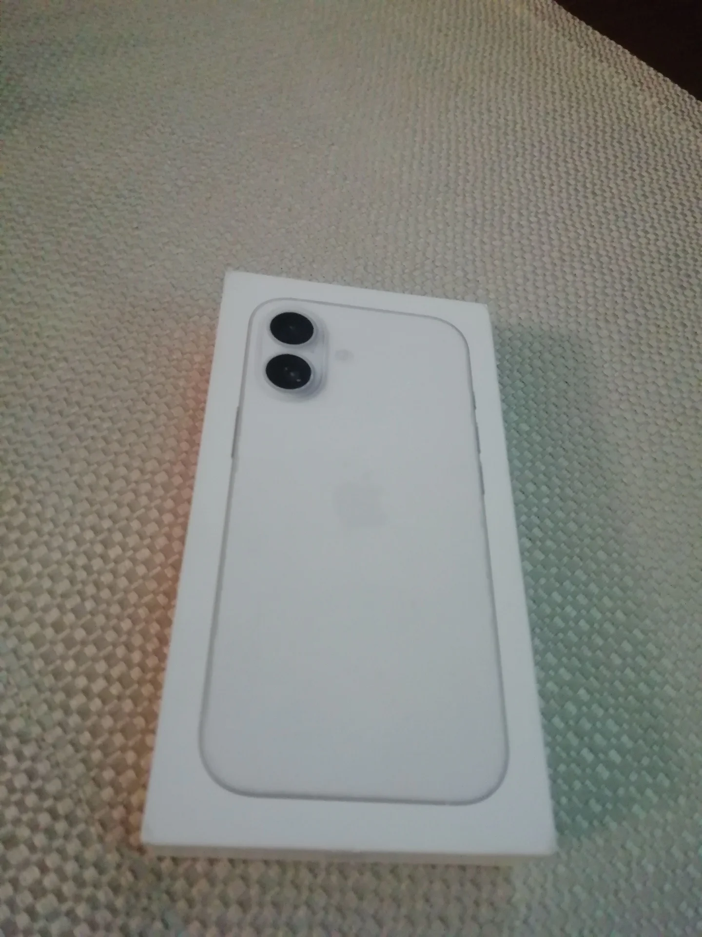 IPhone 17 белый 256 esim