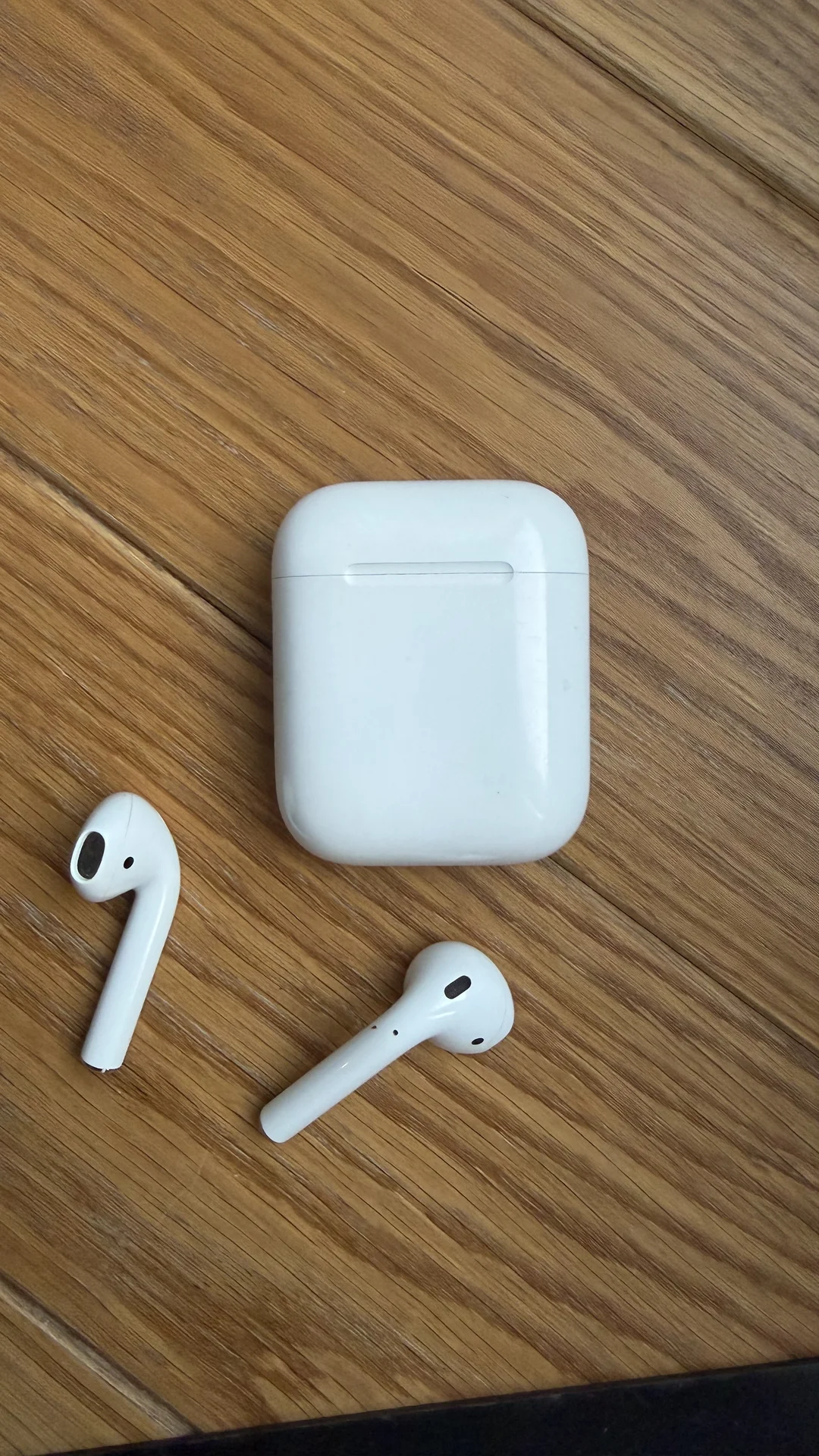AirPods 2 - изображение 1