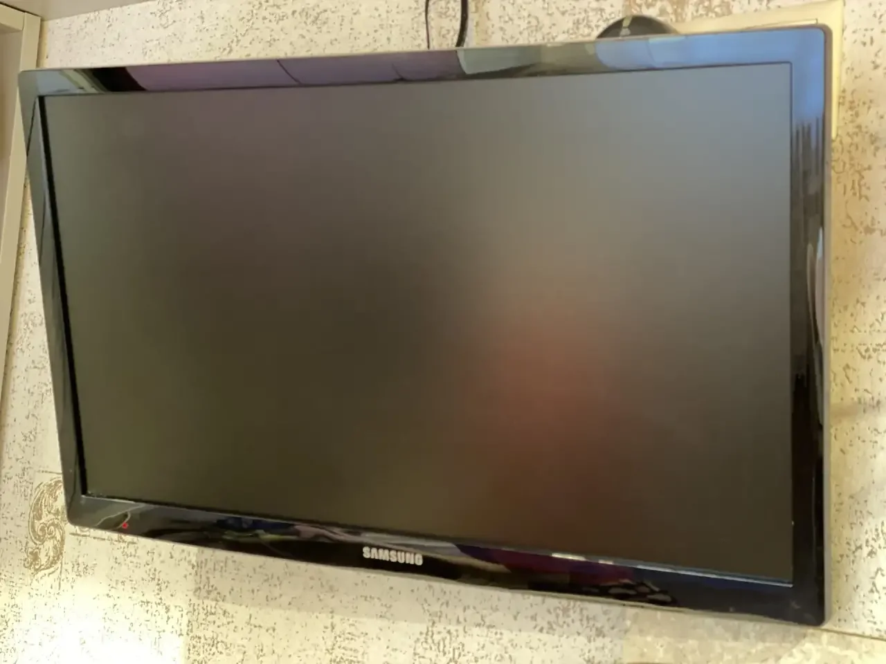 Телевизор Samsung ue22es5030w - изображение 1