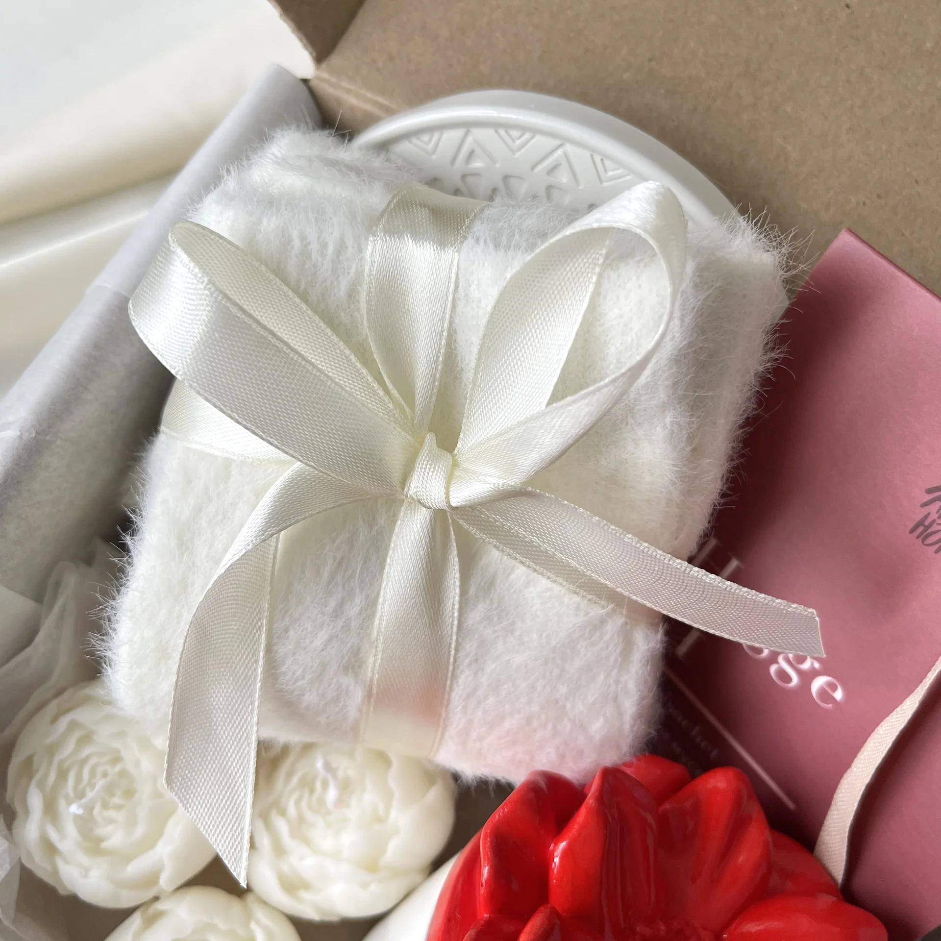 Подарочный набор для женщины «Алый цветок» | Свечи - миниатюра 3