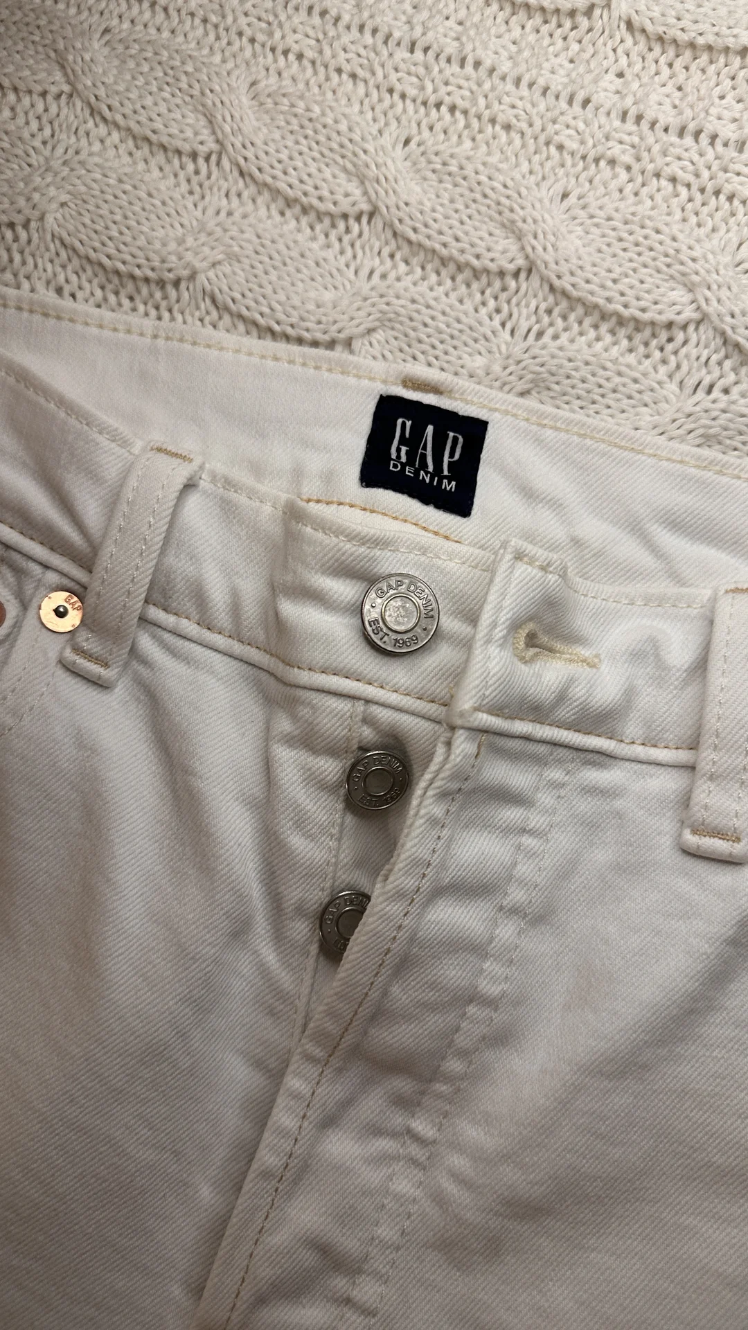 Джинсы gap 24 белые - миниатюра 5