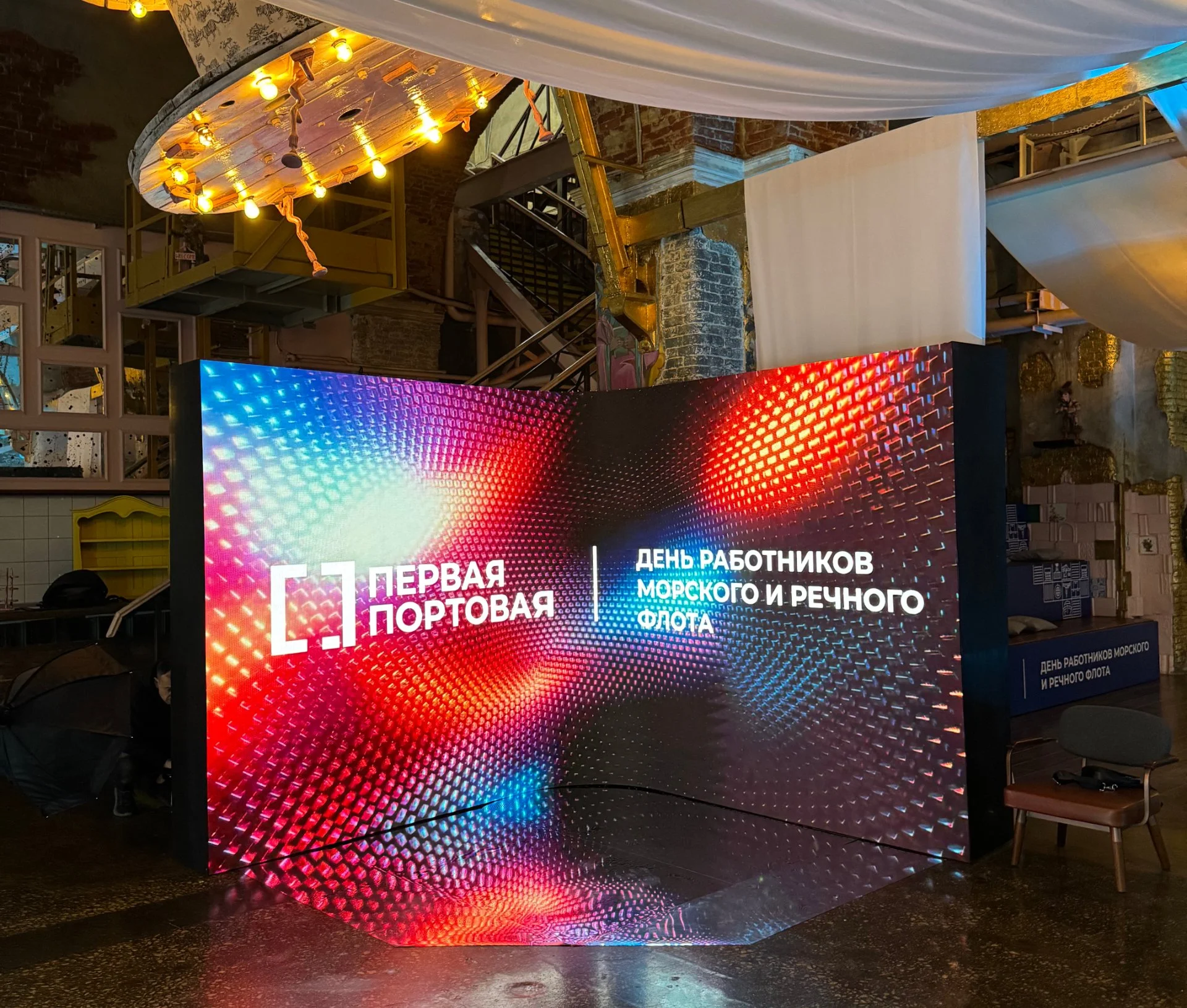 Угловая LED-зона Экран LED угол с круглым углом - миниатюра 3