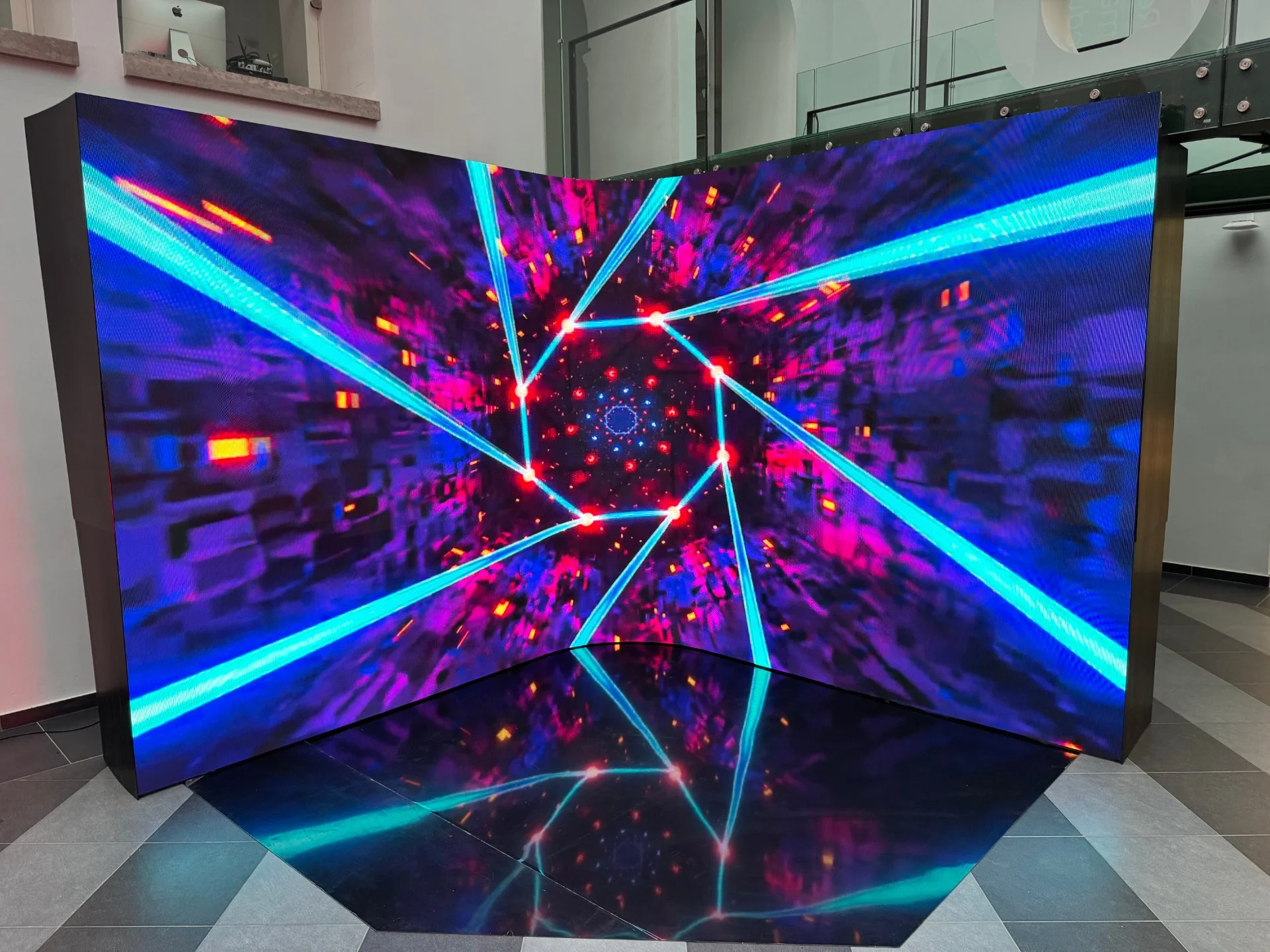 Угловая LED-зона Экран LED угол с круглым углом - миниатюра 5