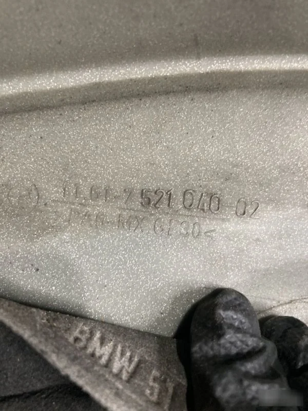 Крышка ДВС BMW 5 E60 N62B44 - миниатюра 5