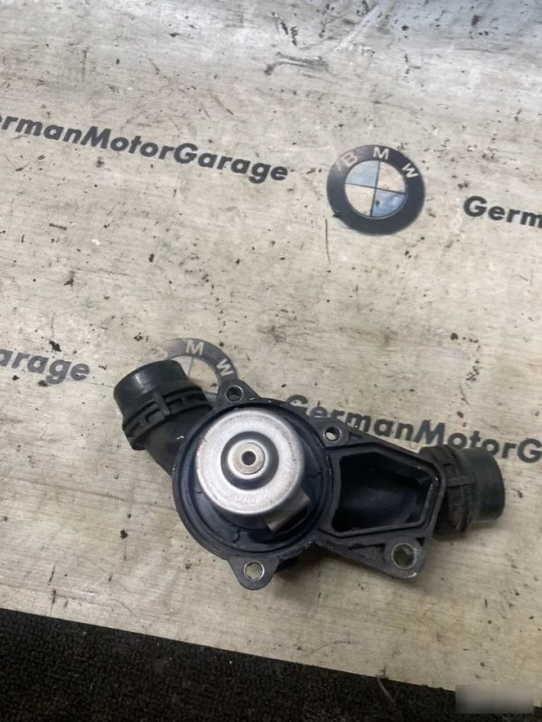 Корпус термостата BMW 5 E39 M54B30 1999-2003 - миниатюра 3